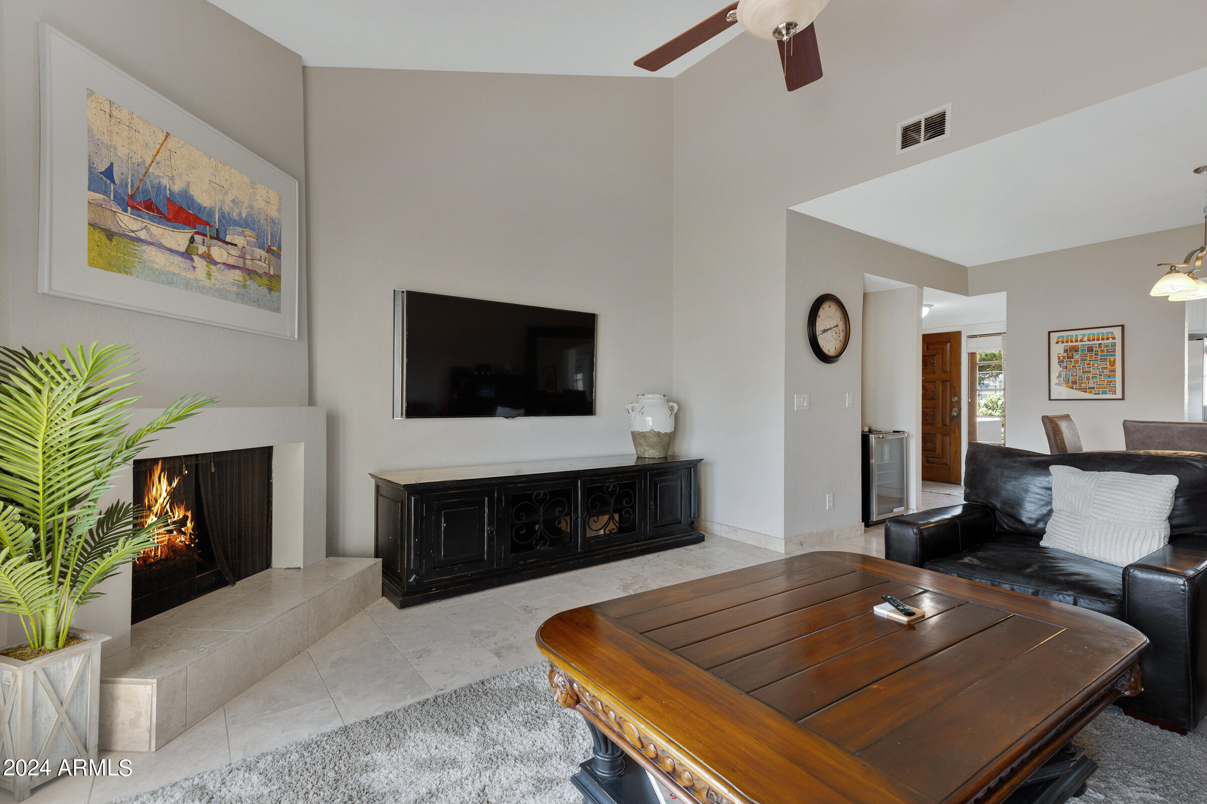 3043 E ROSE Lane