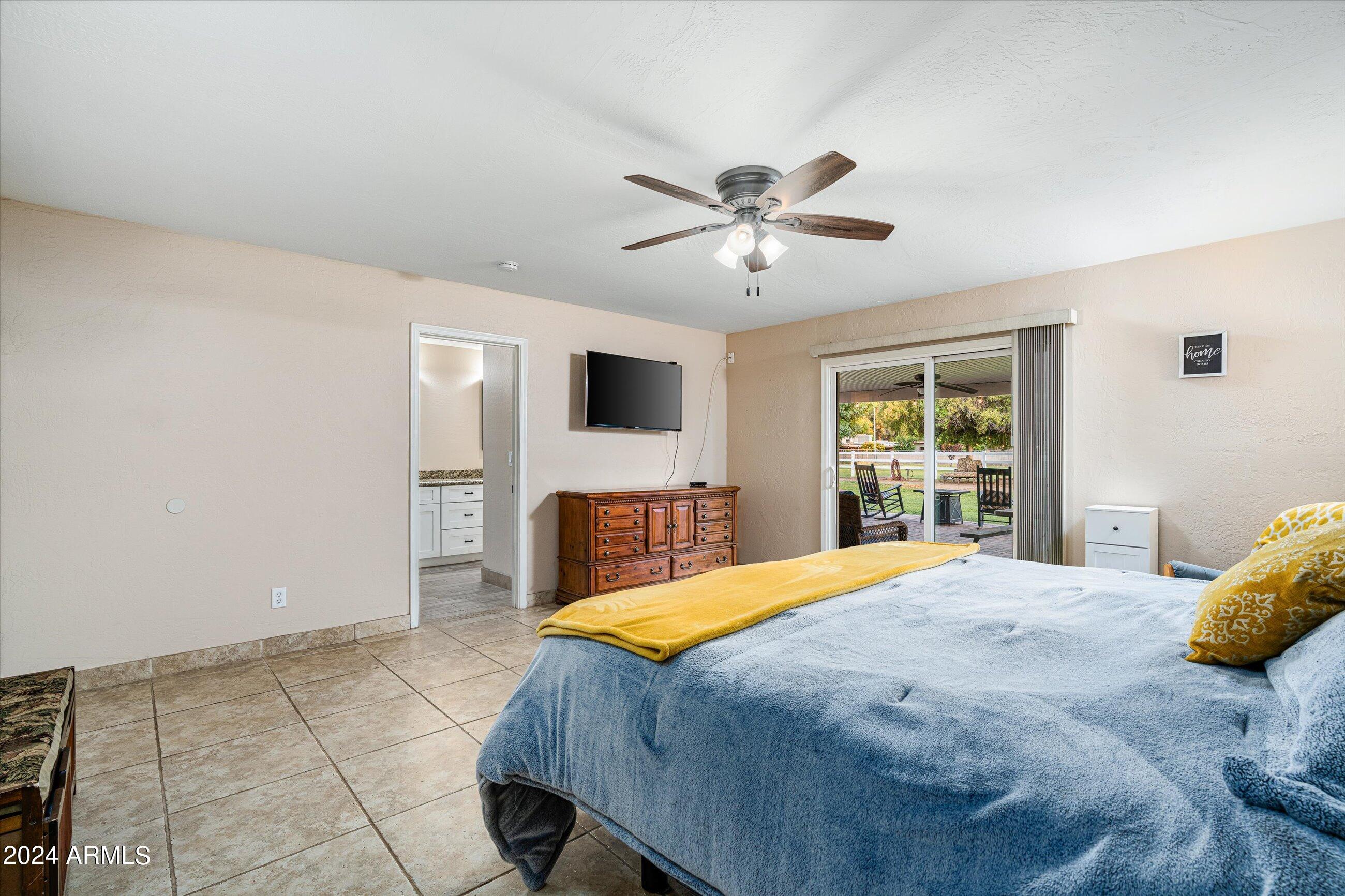 959 E Carver Road