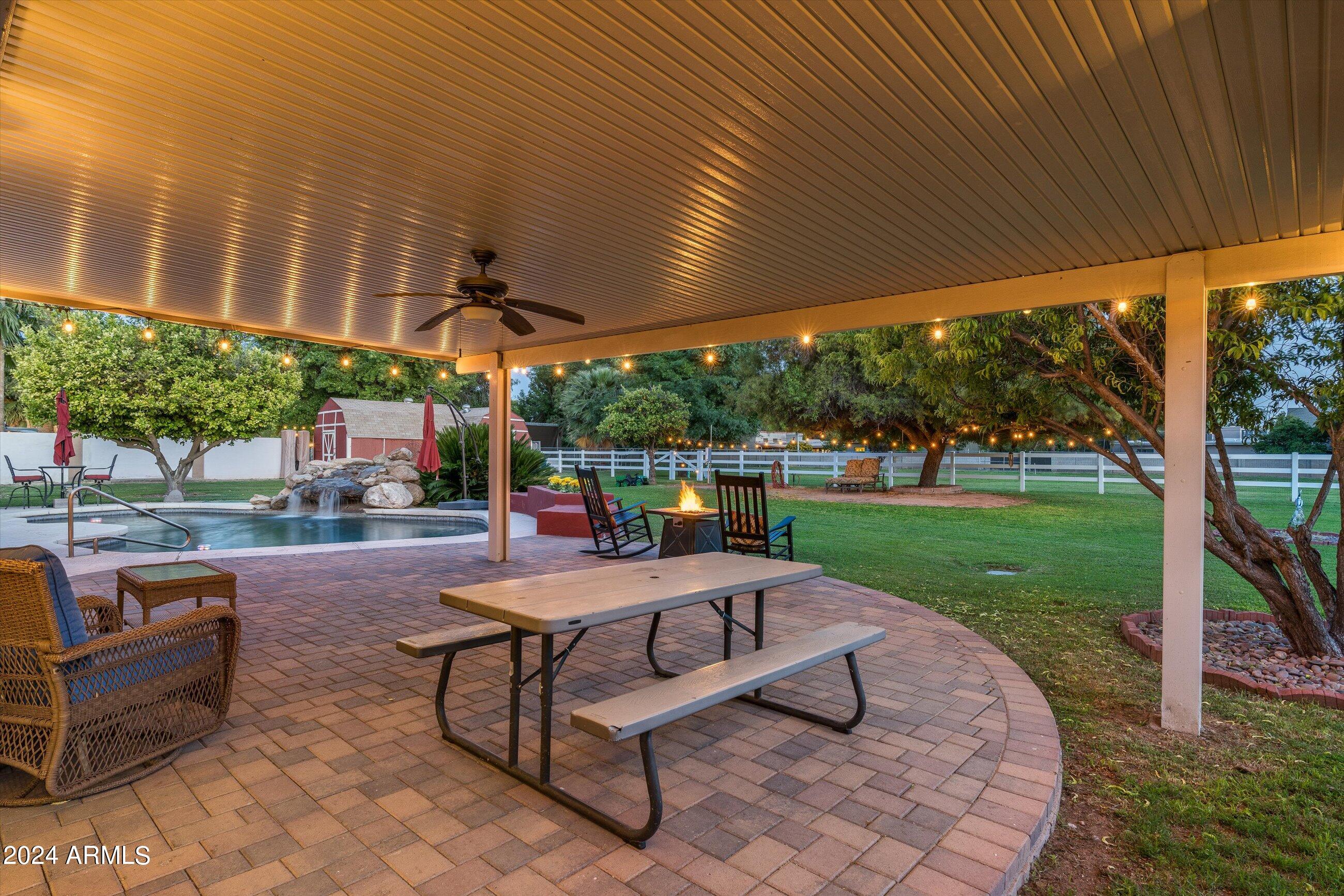 959 E Carver Road