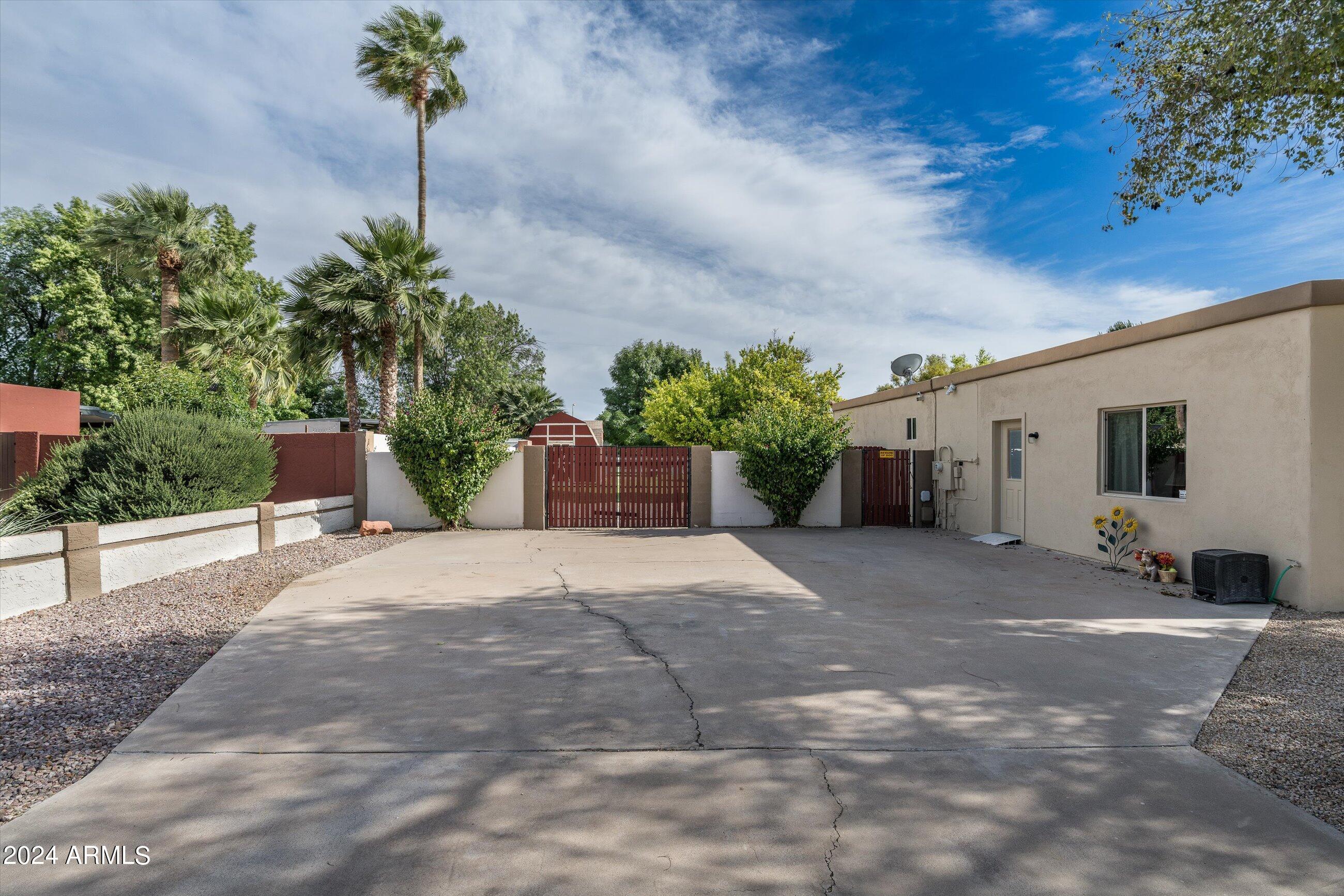 959 E Carver Road