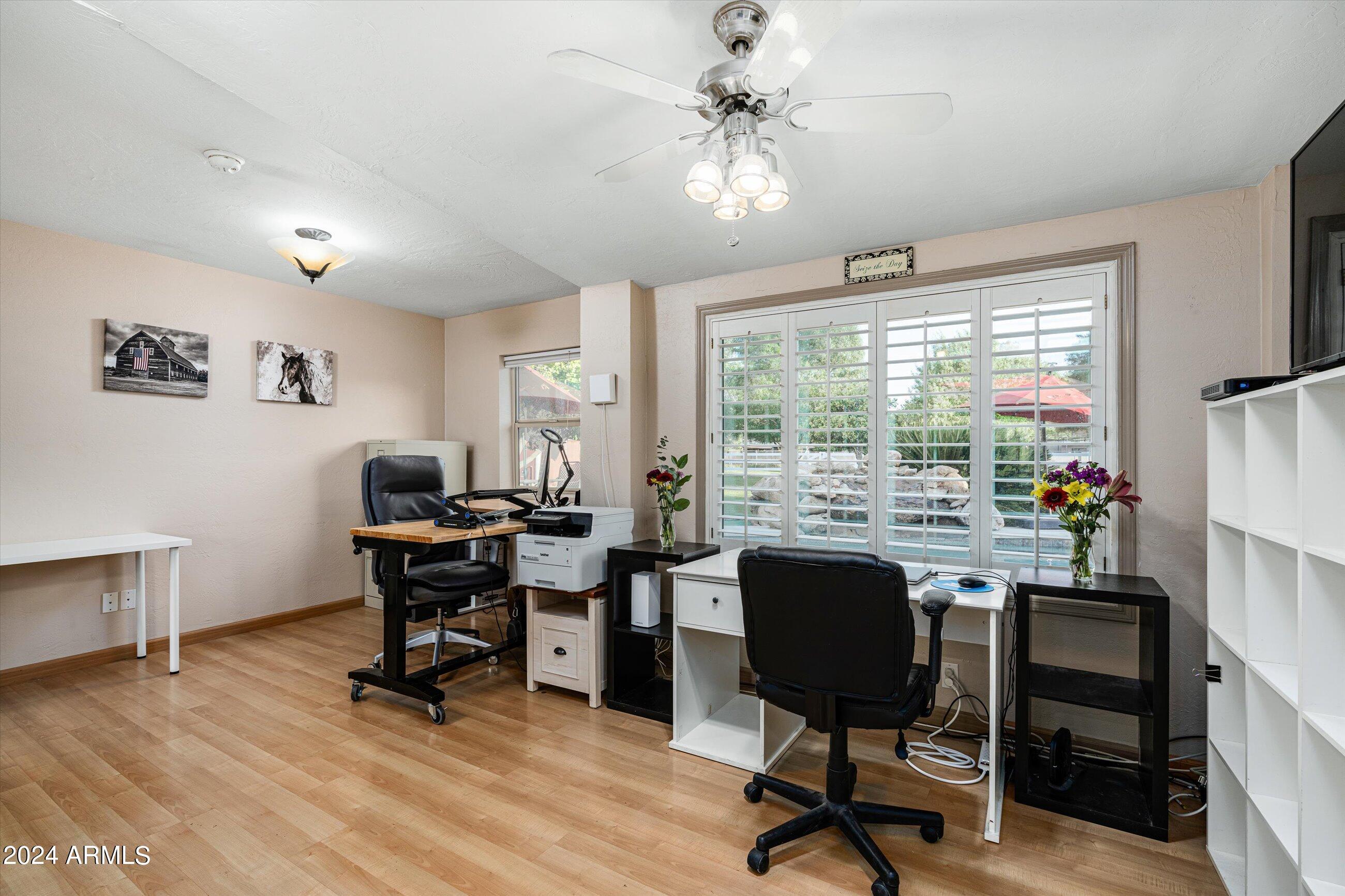 959 E Carver Road