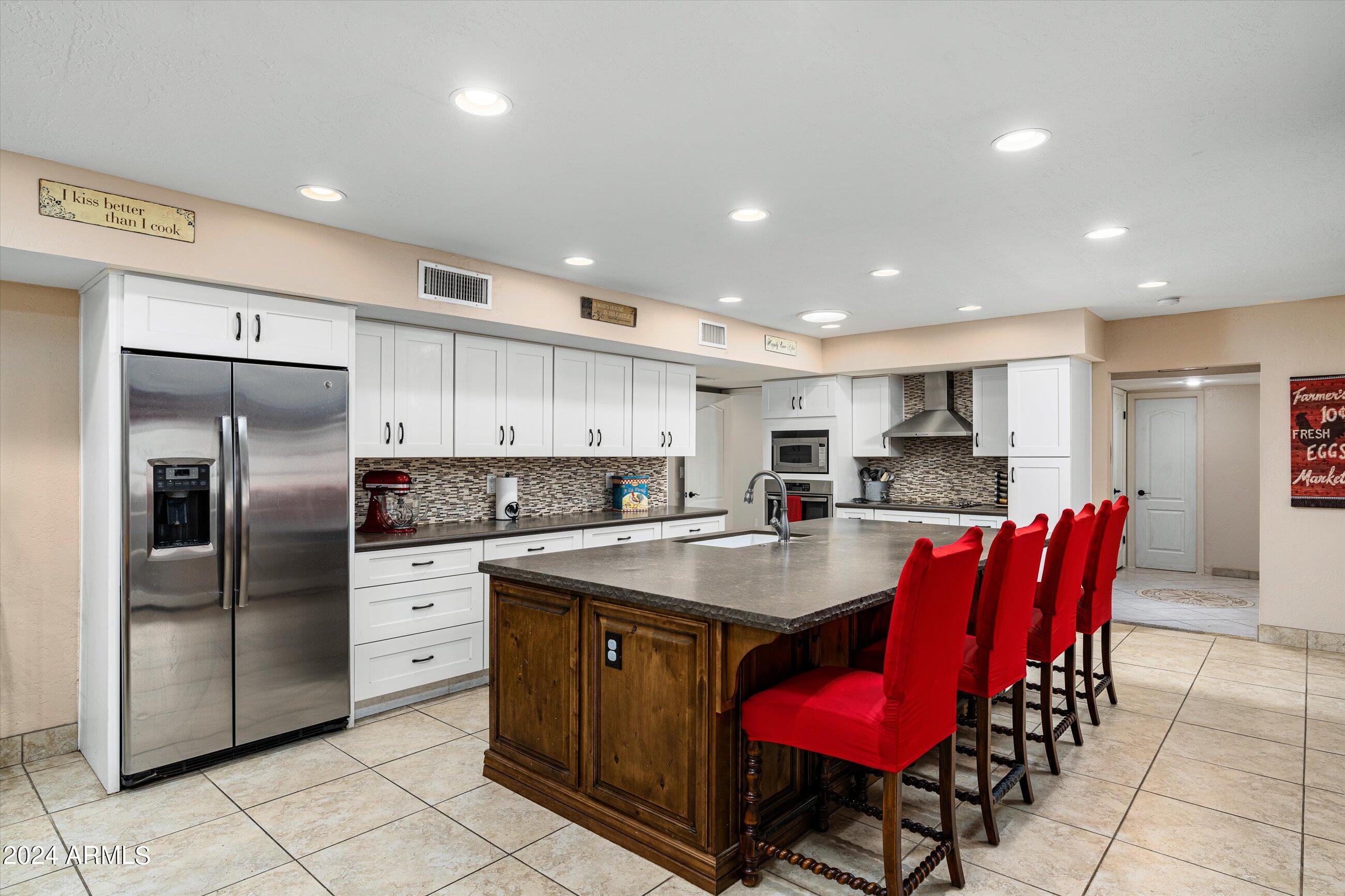 959 E Carver Road