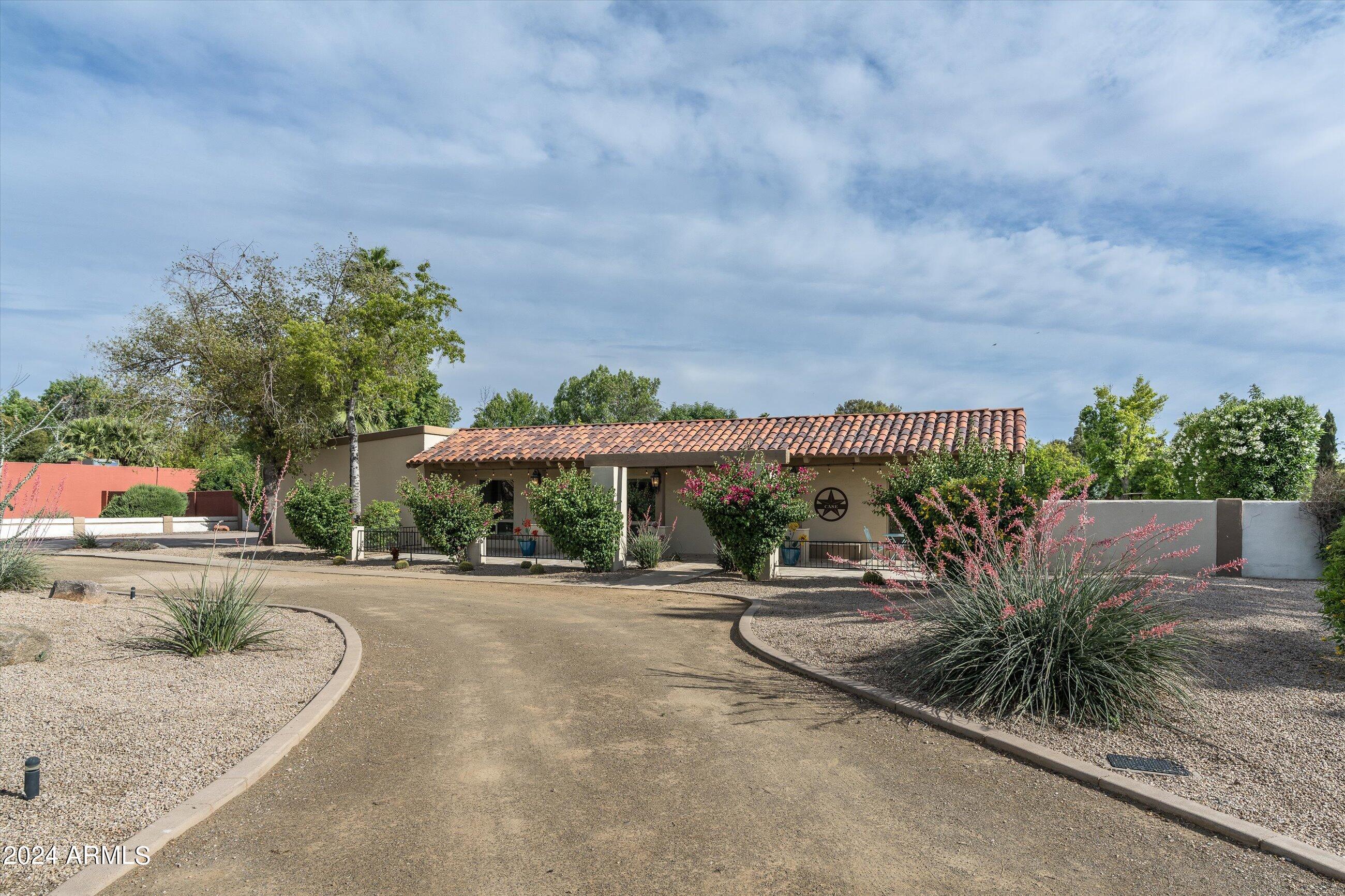 959 E Carver Road