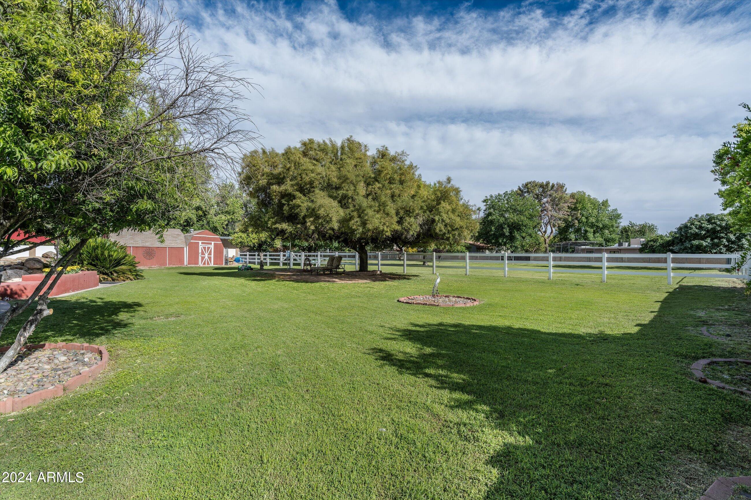 959 E Carver Road