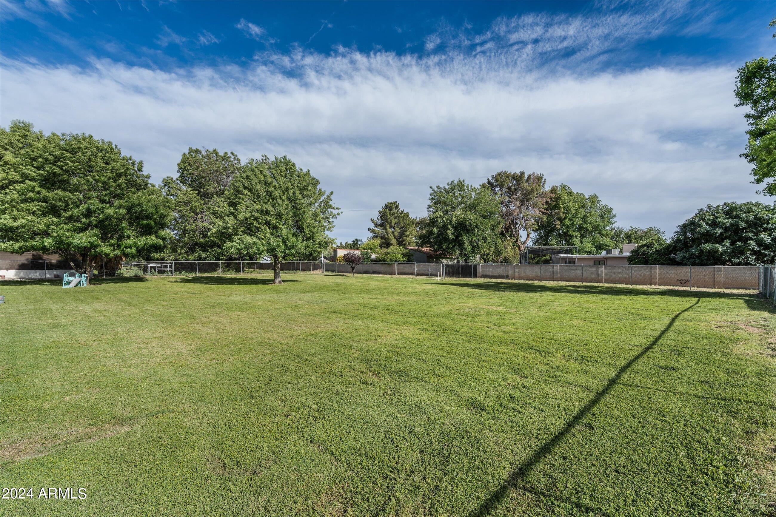 959 E Carver Road
