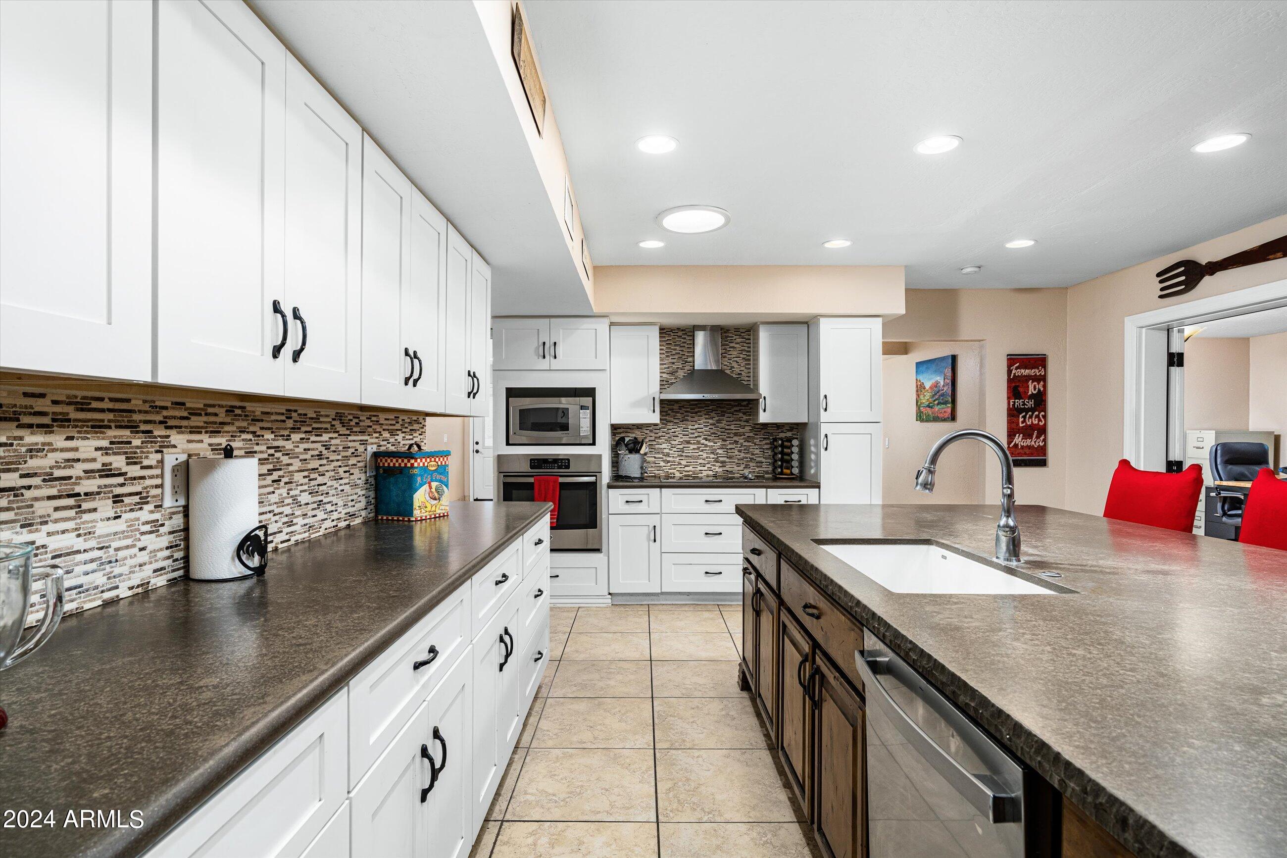 959 E Carver Road