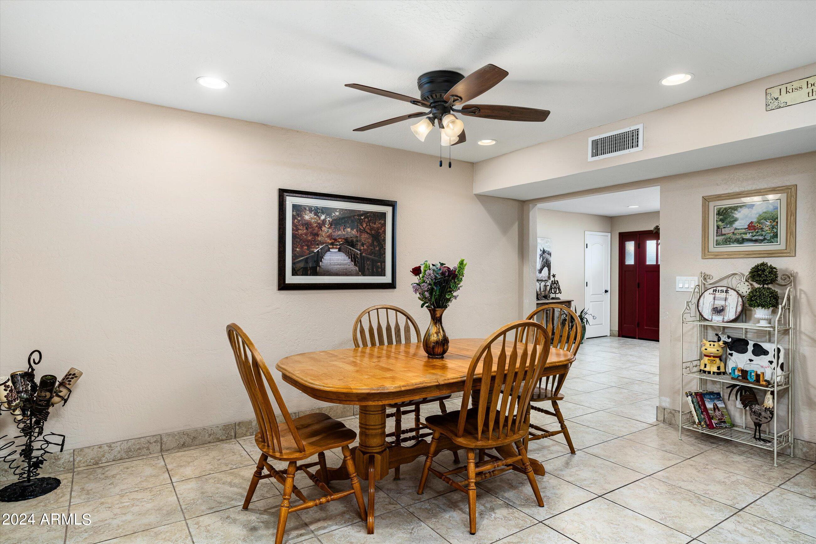 959 E Carver Road