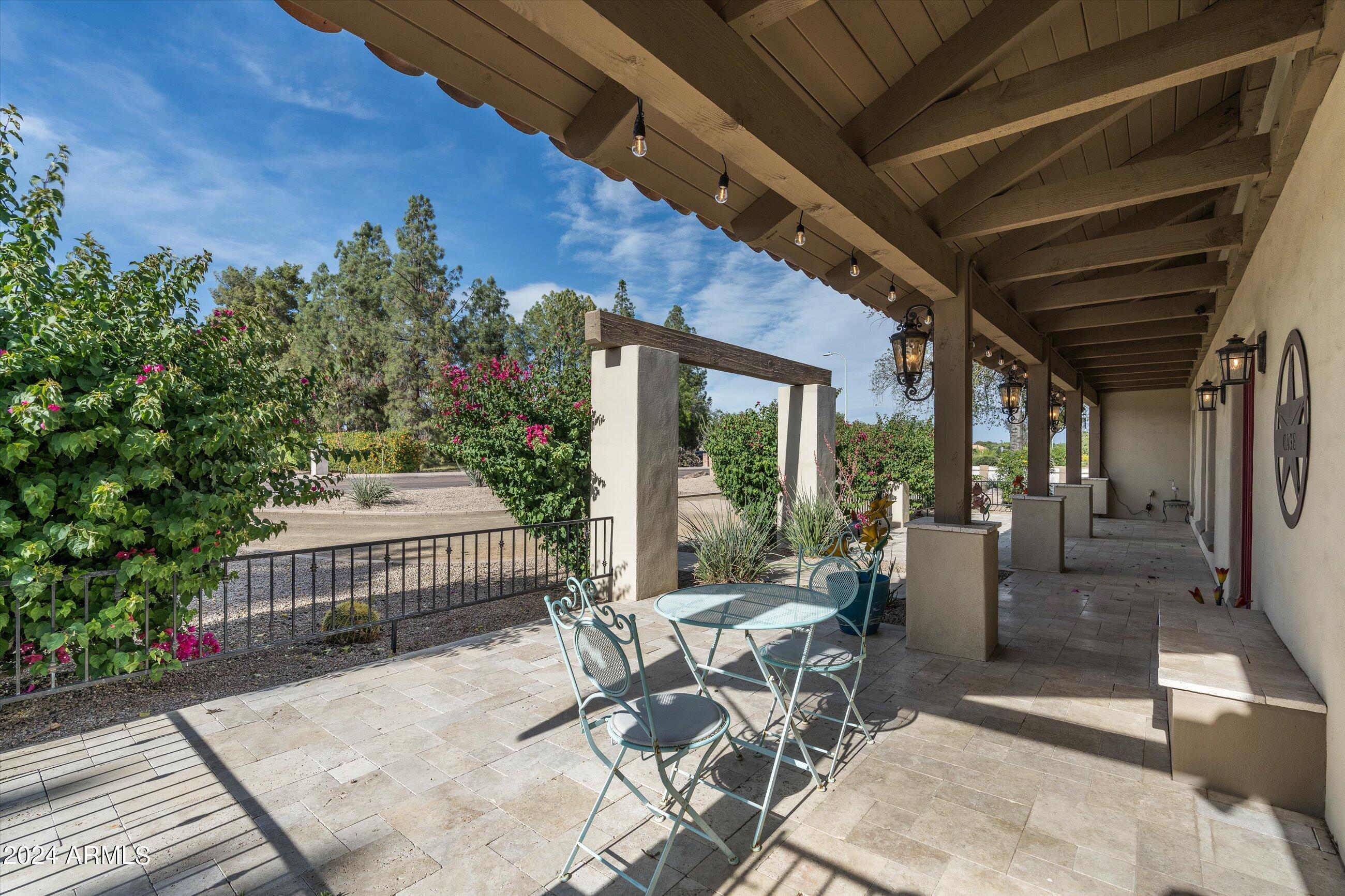 959 E Carver Road