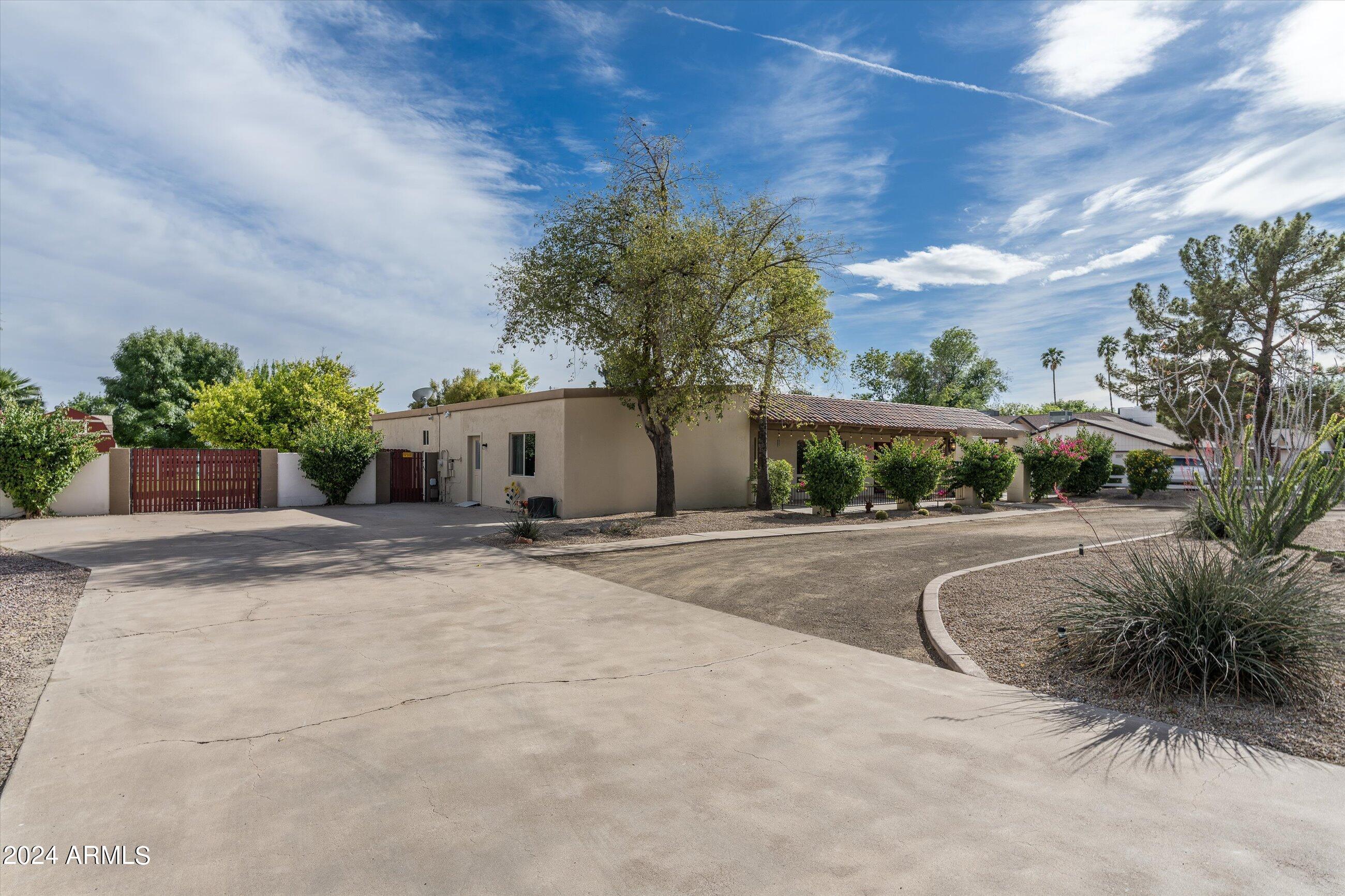 959 E Carver Road