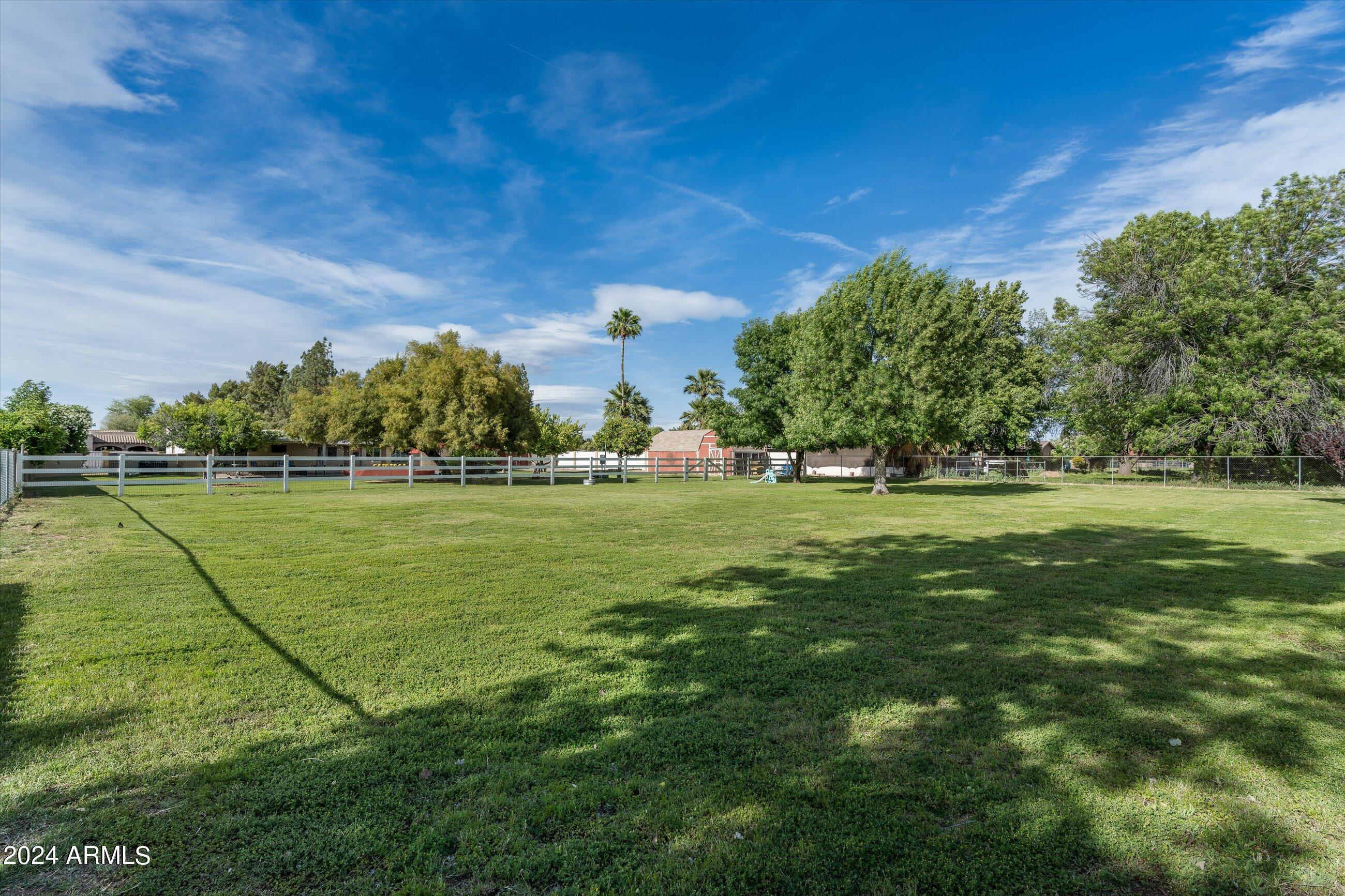 959 E Carver Road