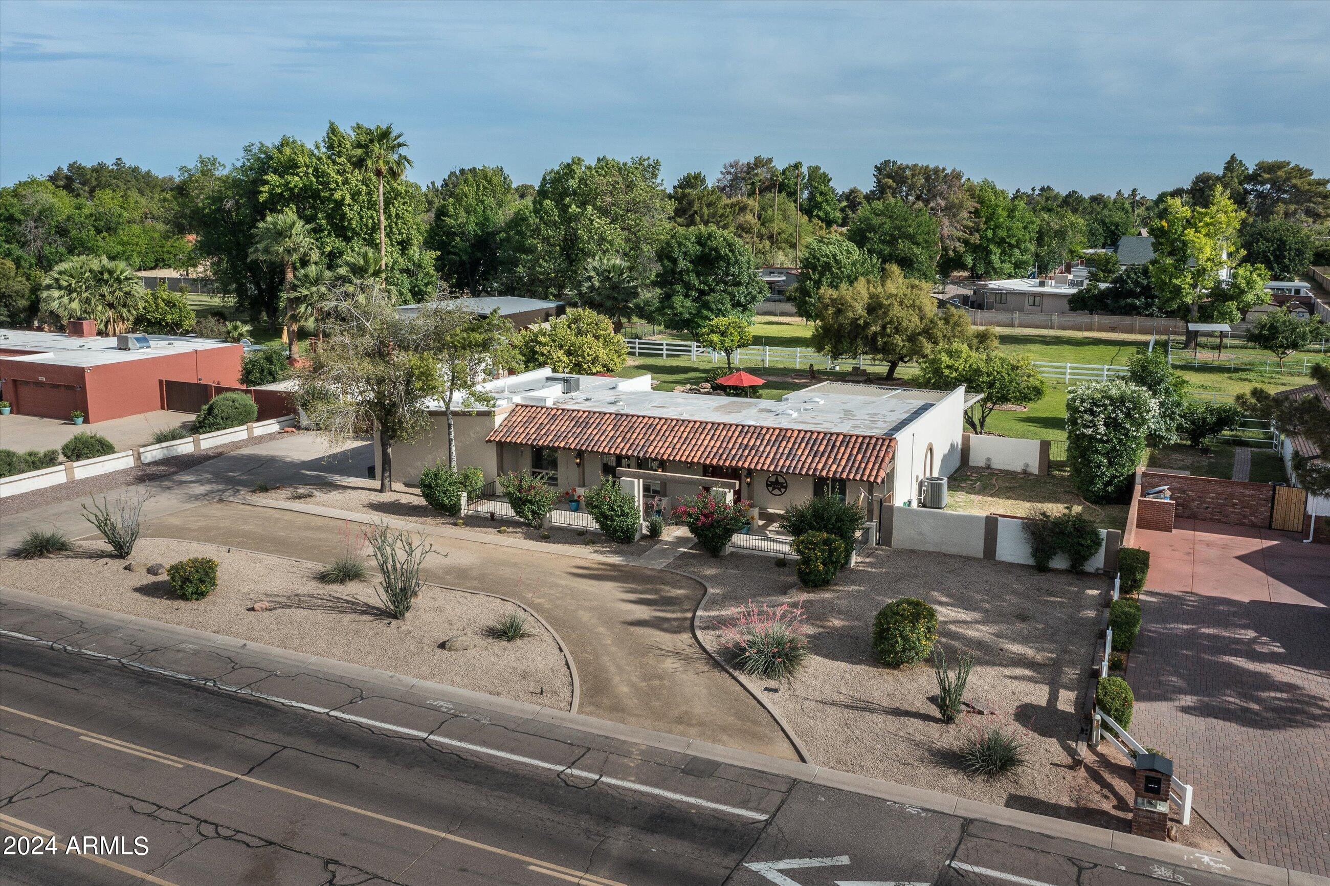 959 E Carver Road