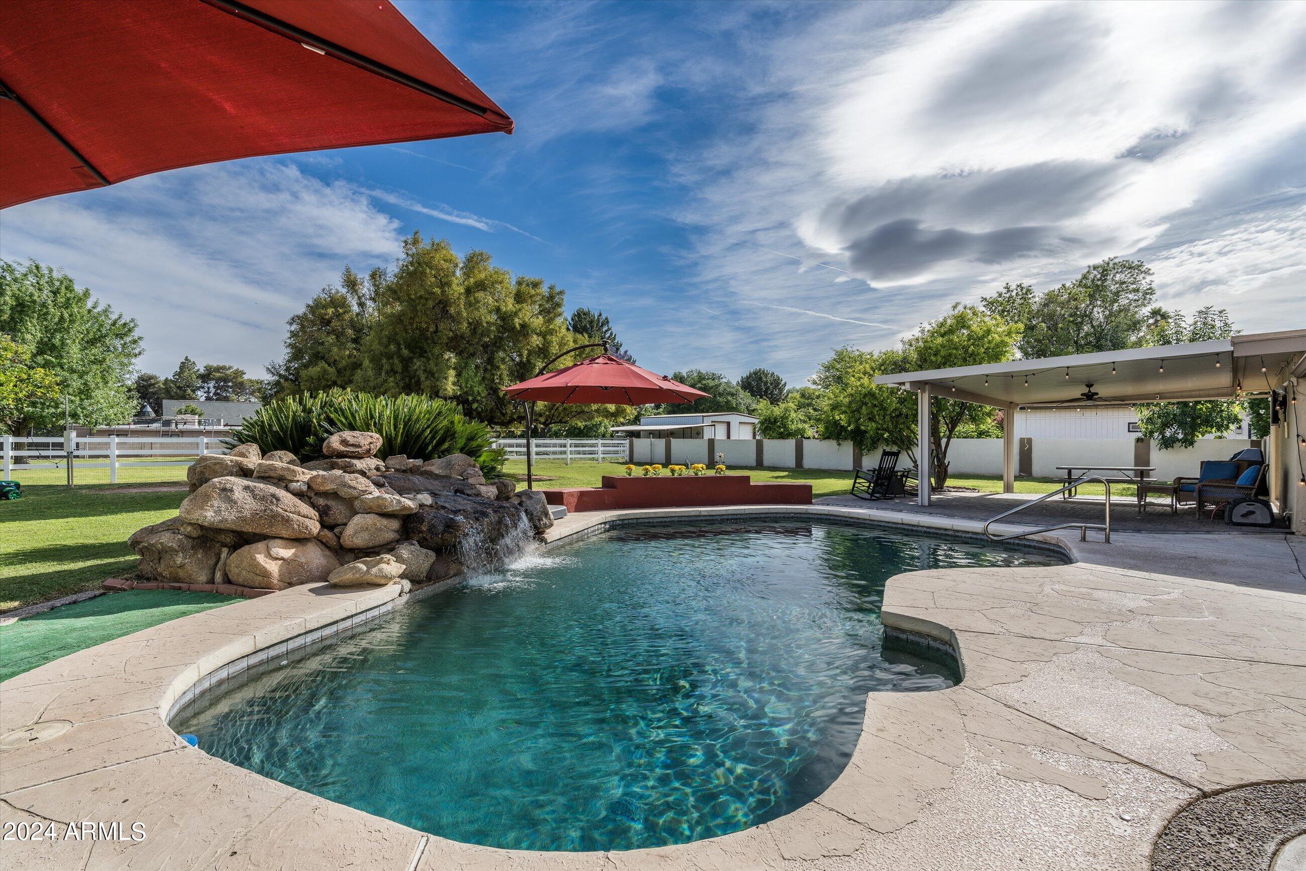 959 E Carver Road