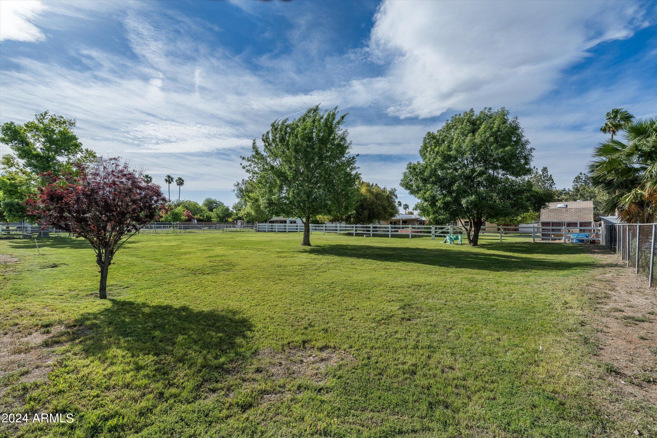 959 E Carver Road