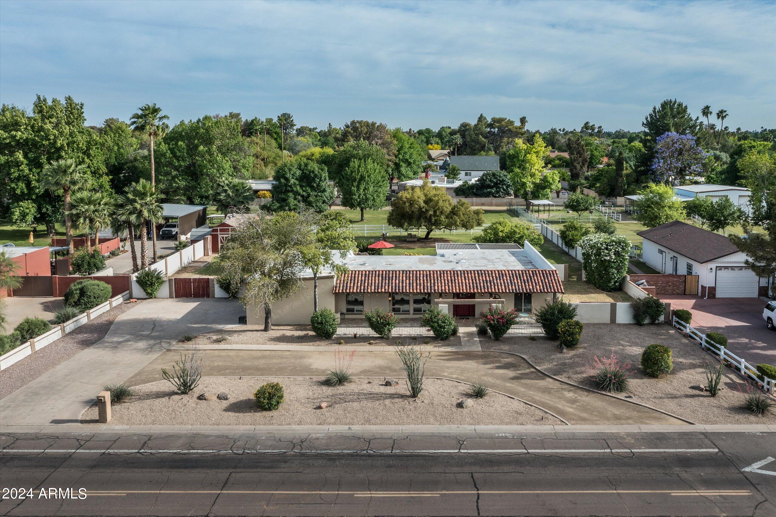 959 E Carver Road