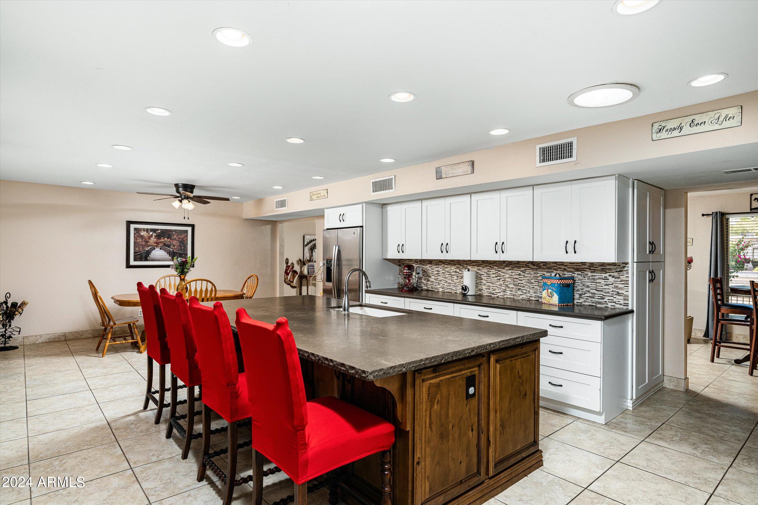 959 E Carver Road