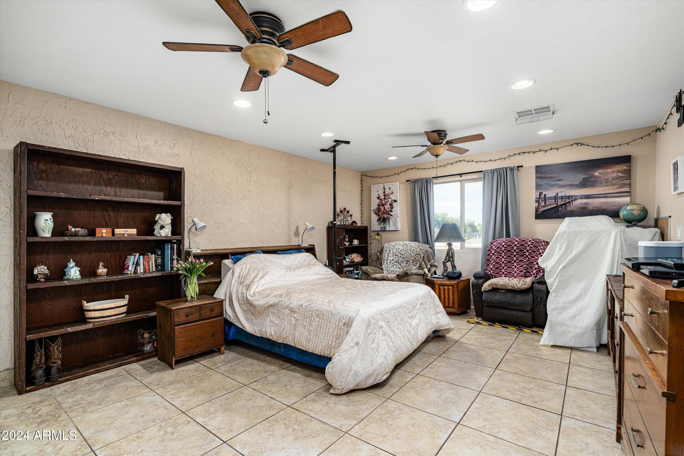 959 E Carver Road