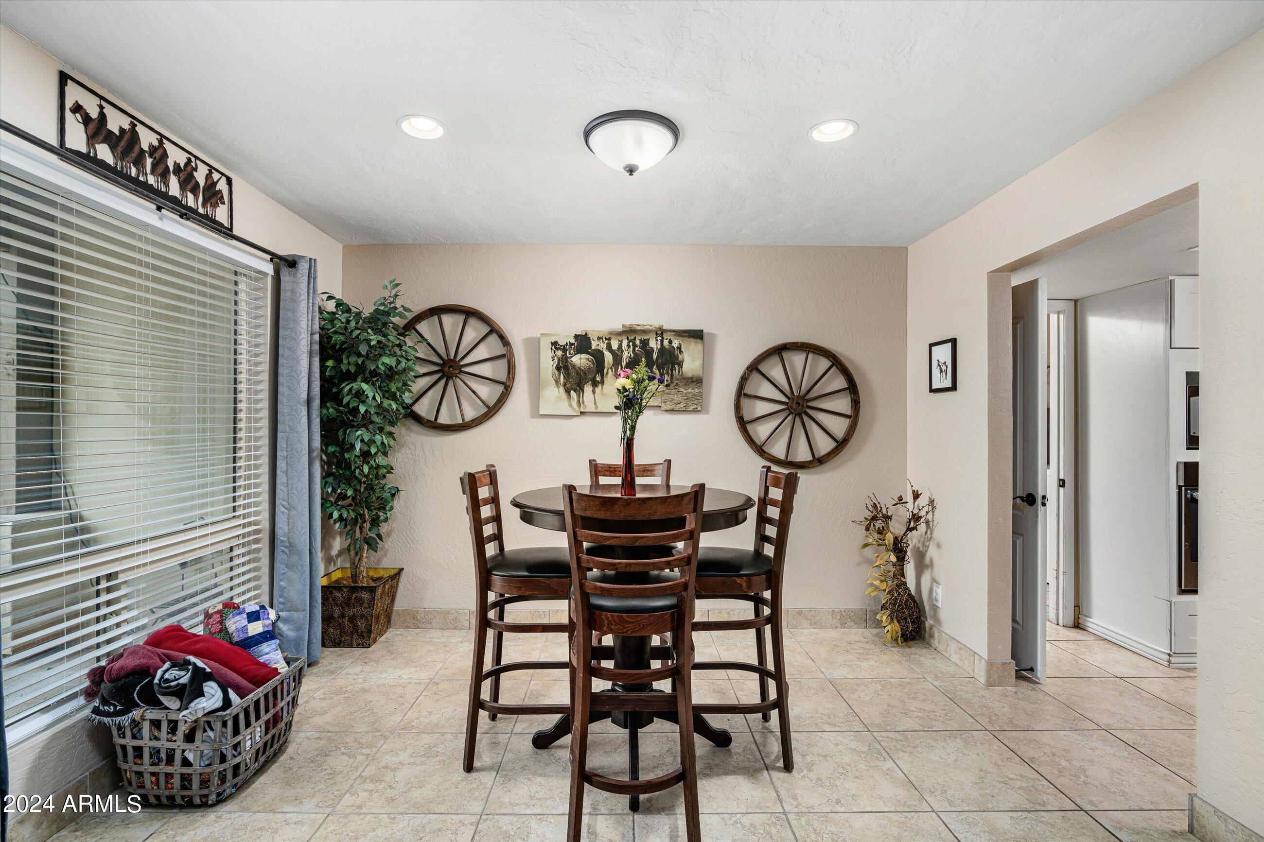 959 E Carver Road