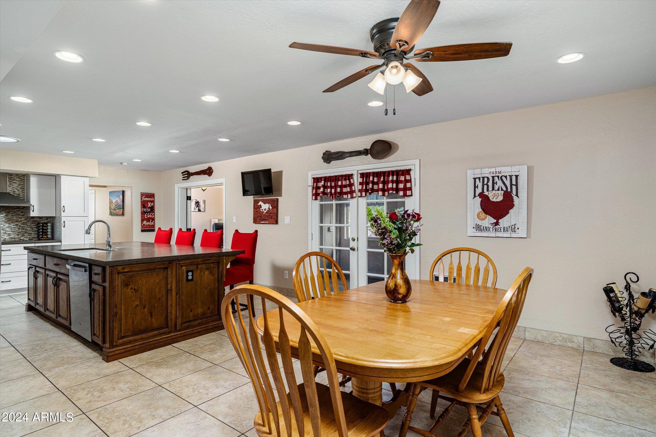 959 E Carver Road
