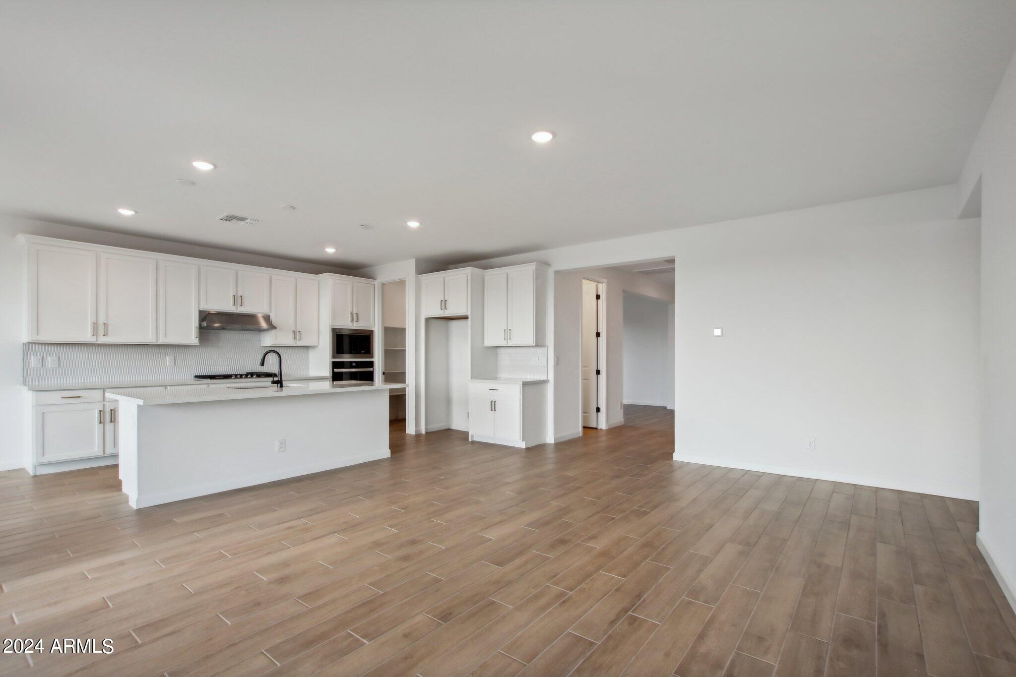 7709 W TETHER Trail