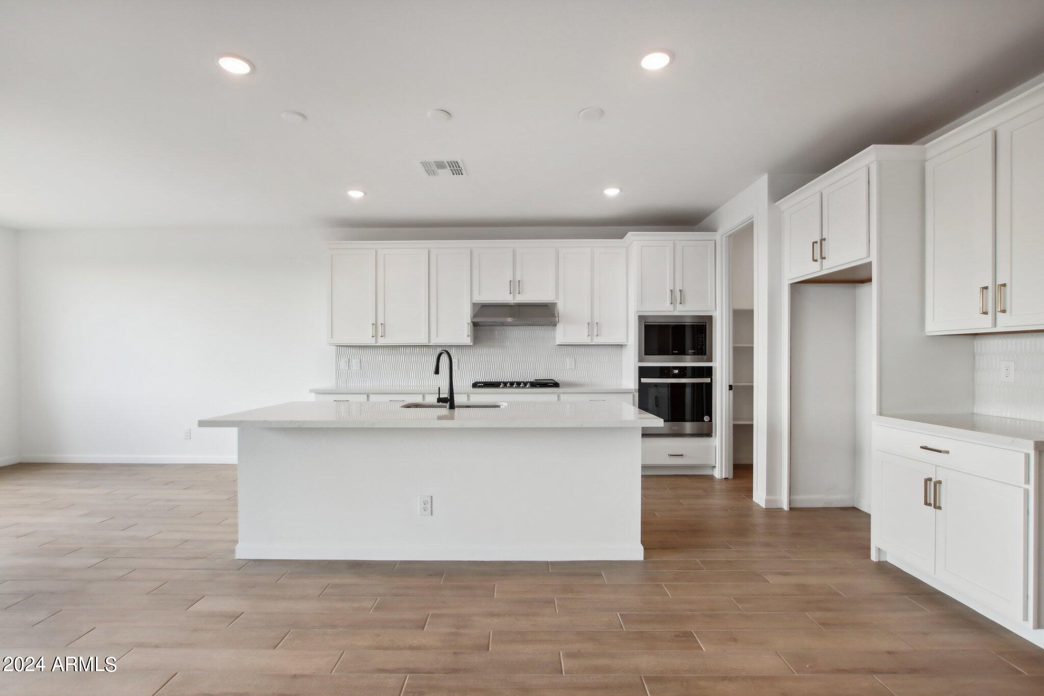 7709 W TETHER Trail