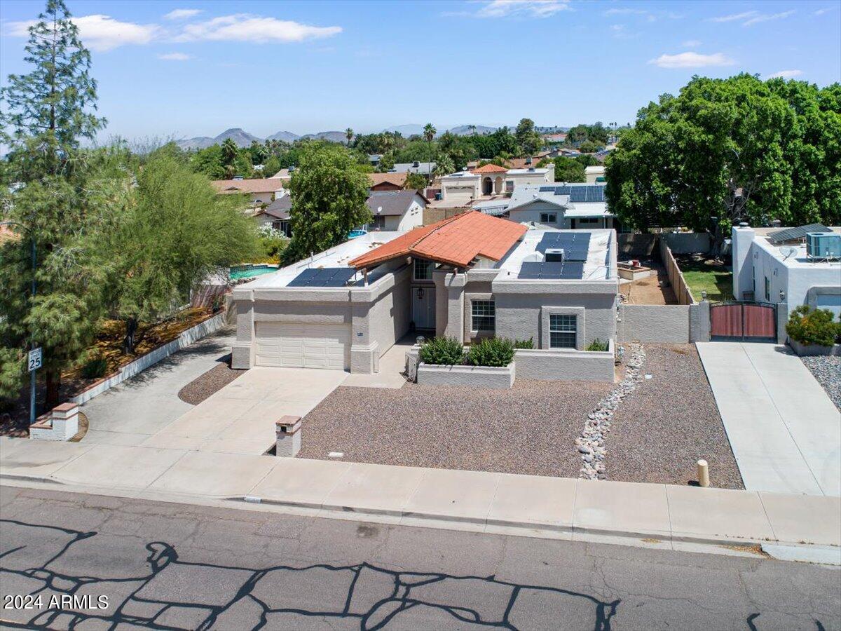 3524 W PARADISE Lane
