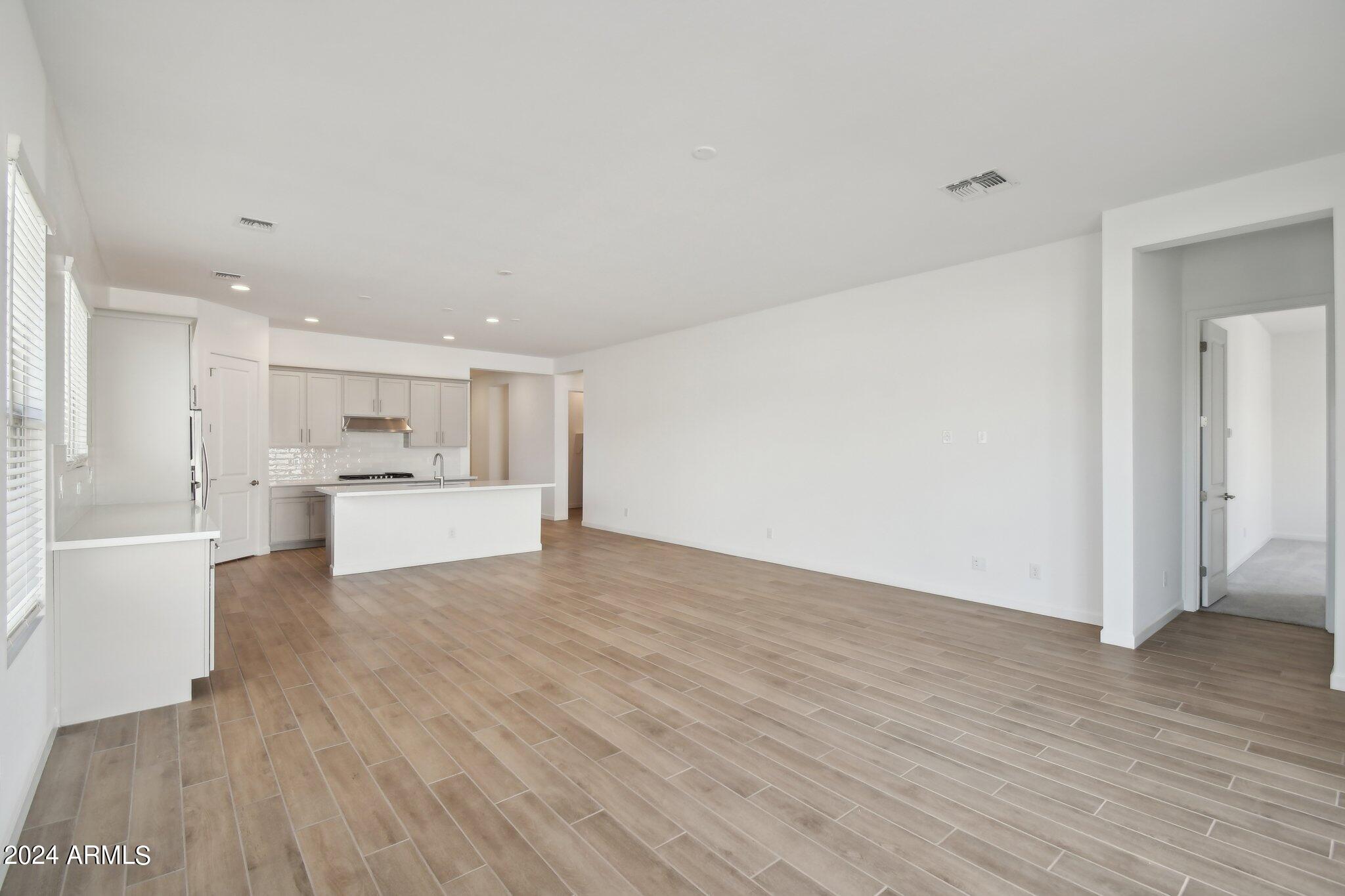 11516 E UTOPIA Avenue