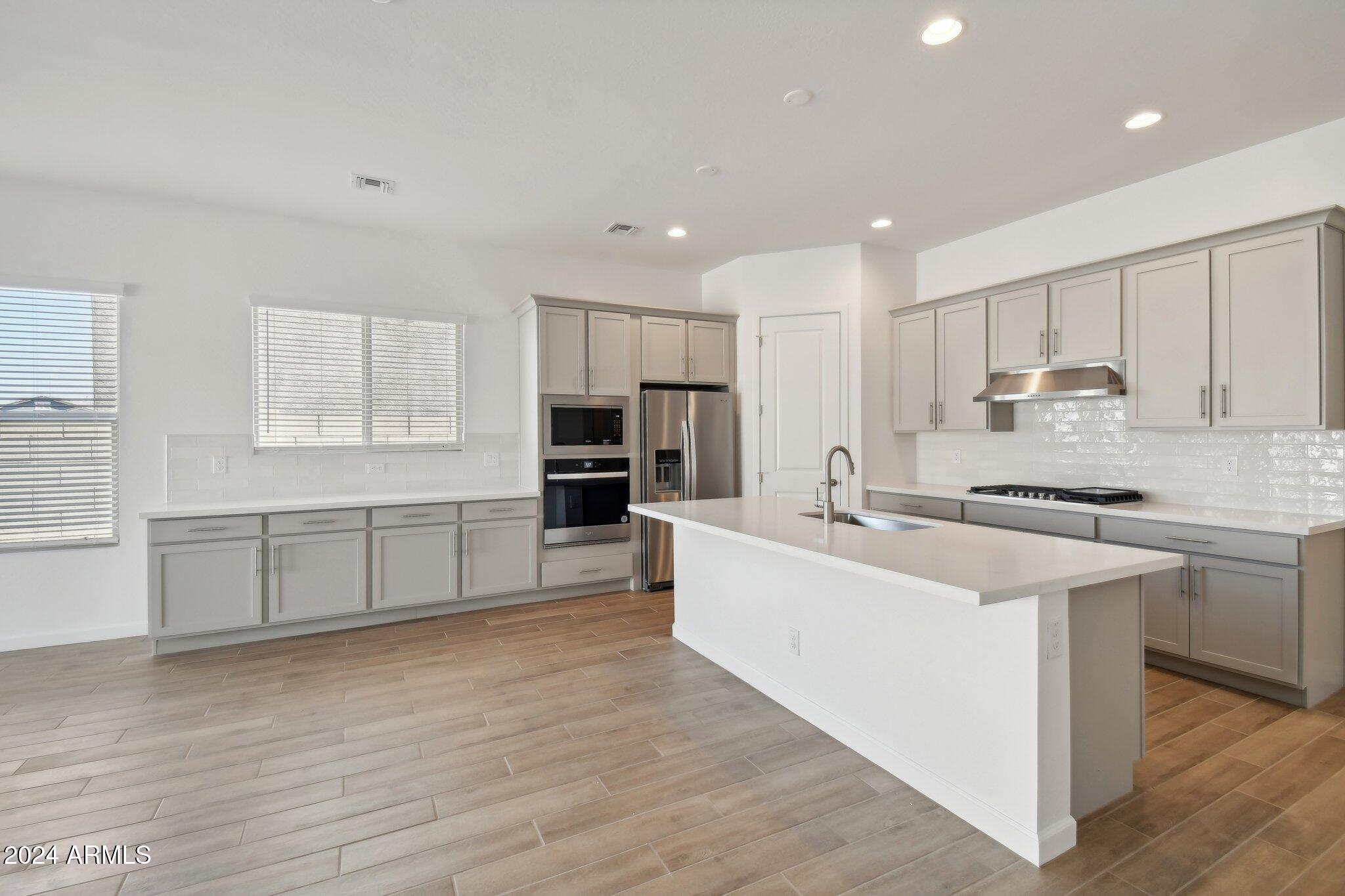 11516 E UTOPIA Avenue