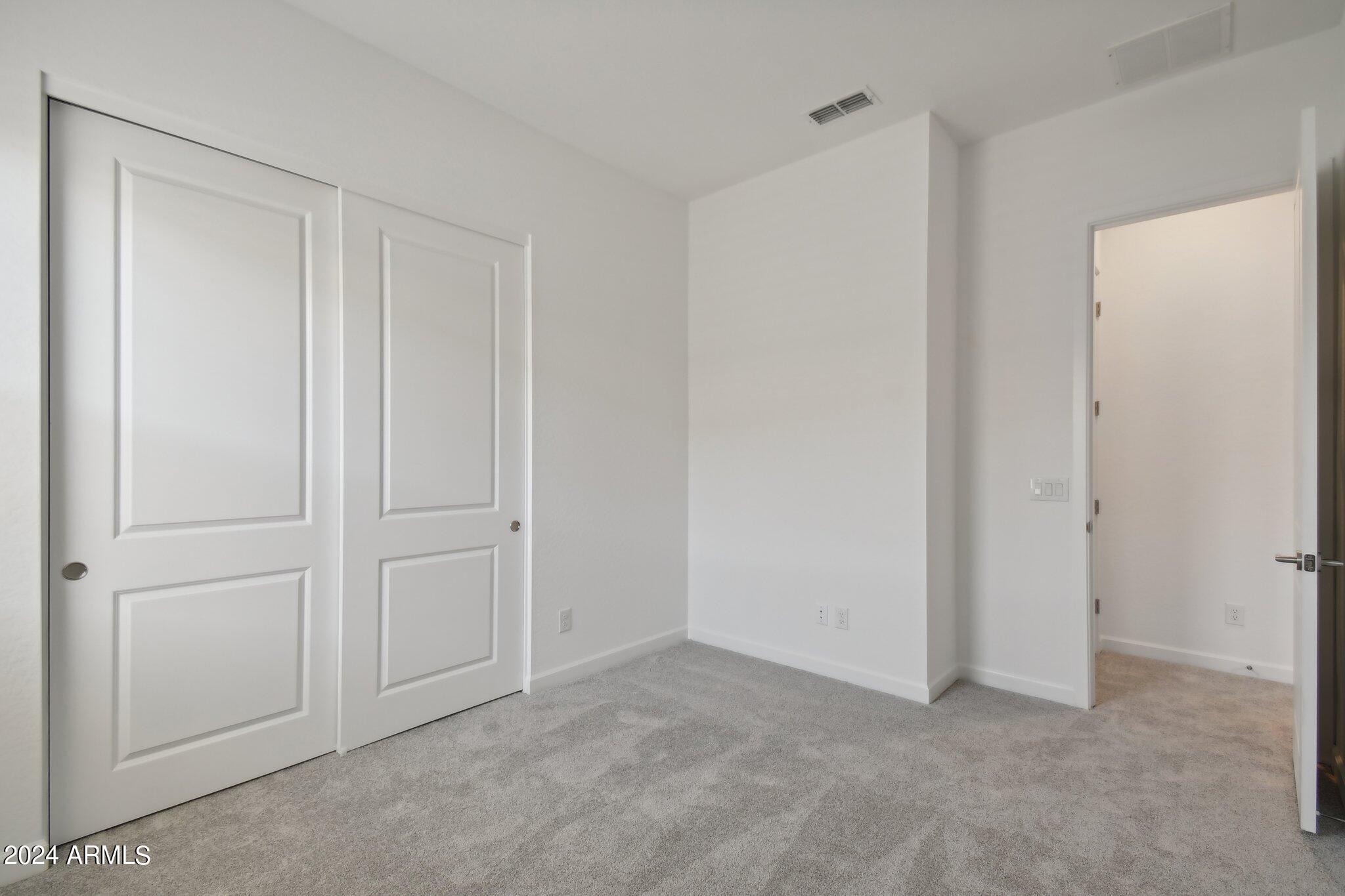 11516 E UTOPIA Avenue