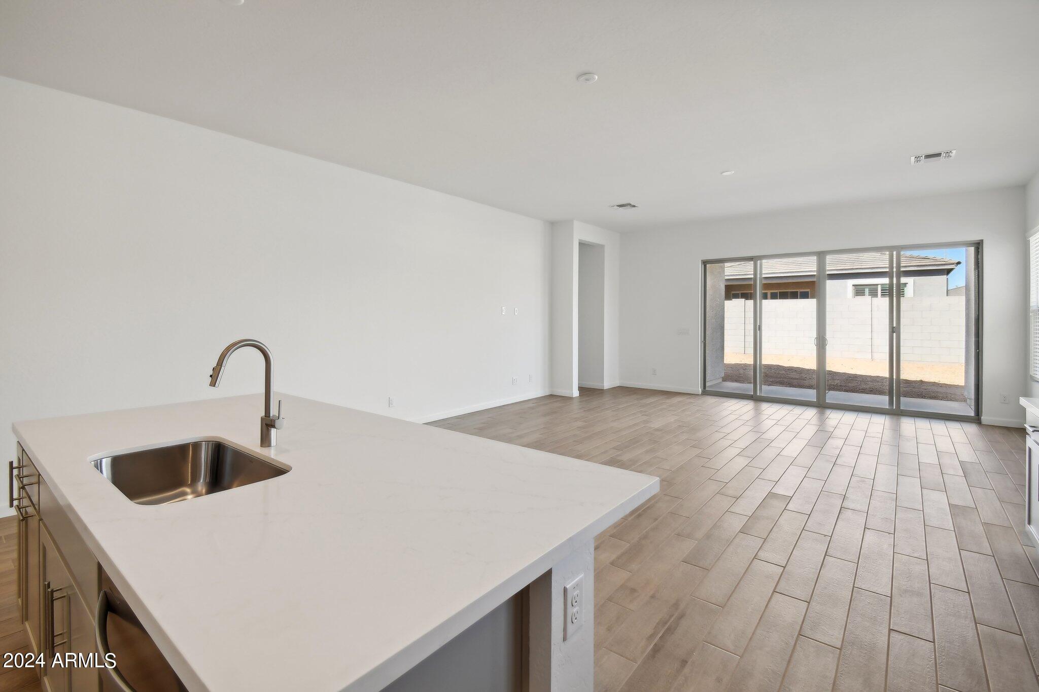 11516 E UTOPIA Avenue