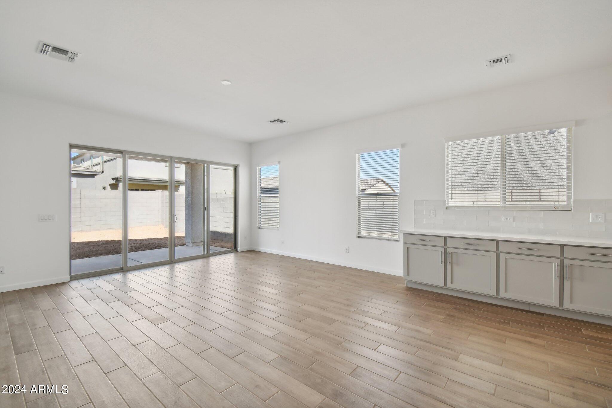 11516 E UTOPIA Avenue
