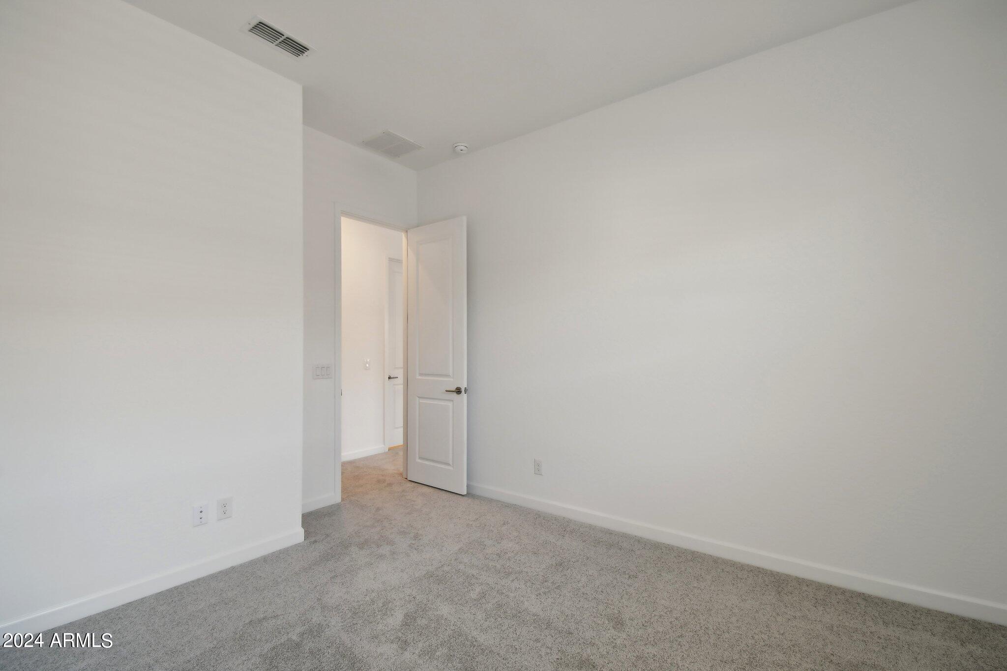 11516 E UTOPIA Avenue