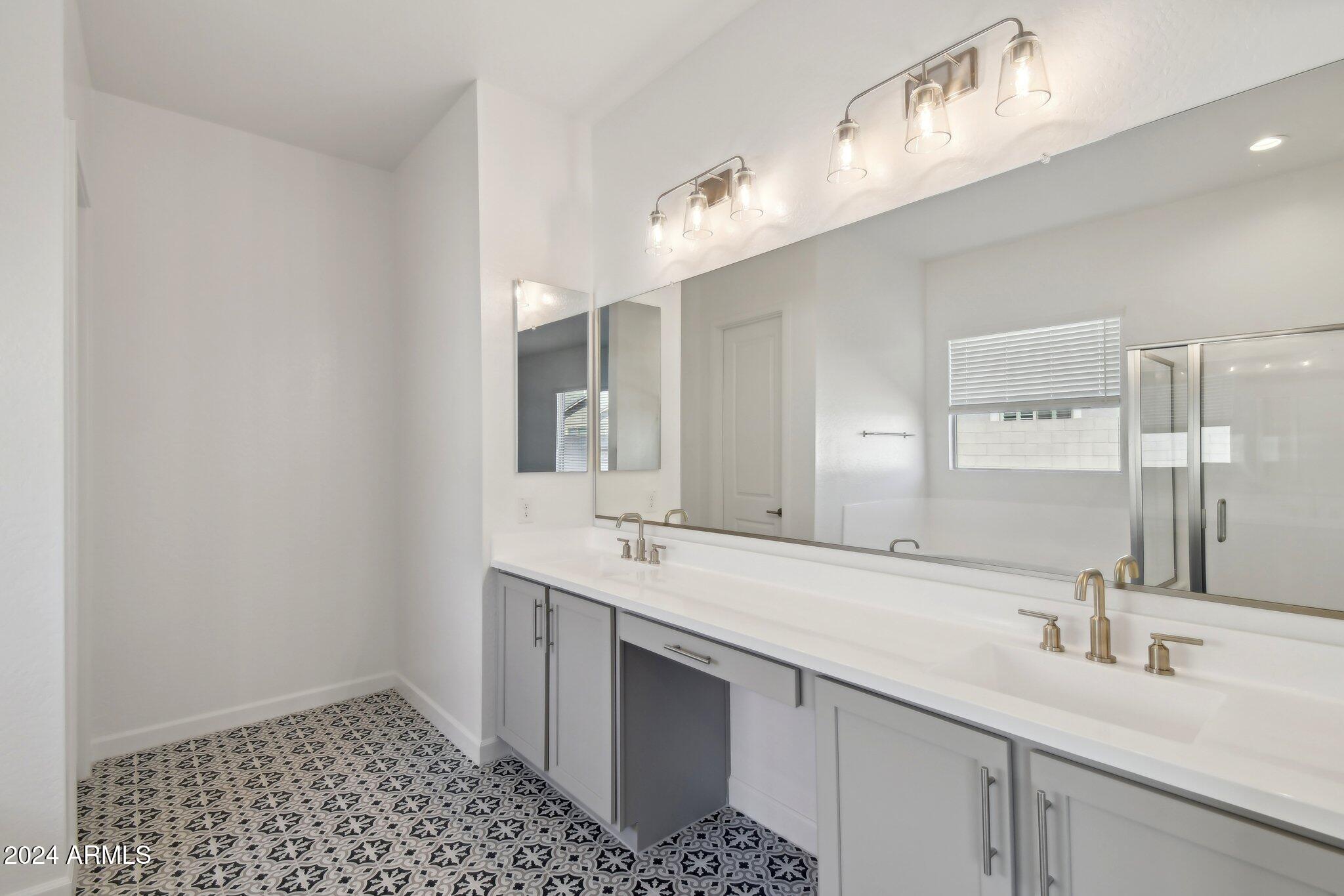 11516 E UTOPIA Avenue