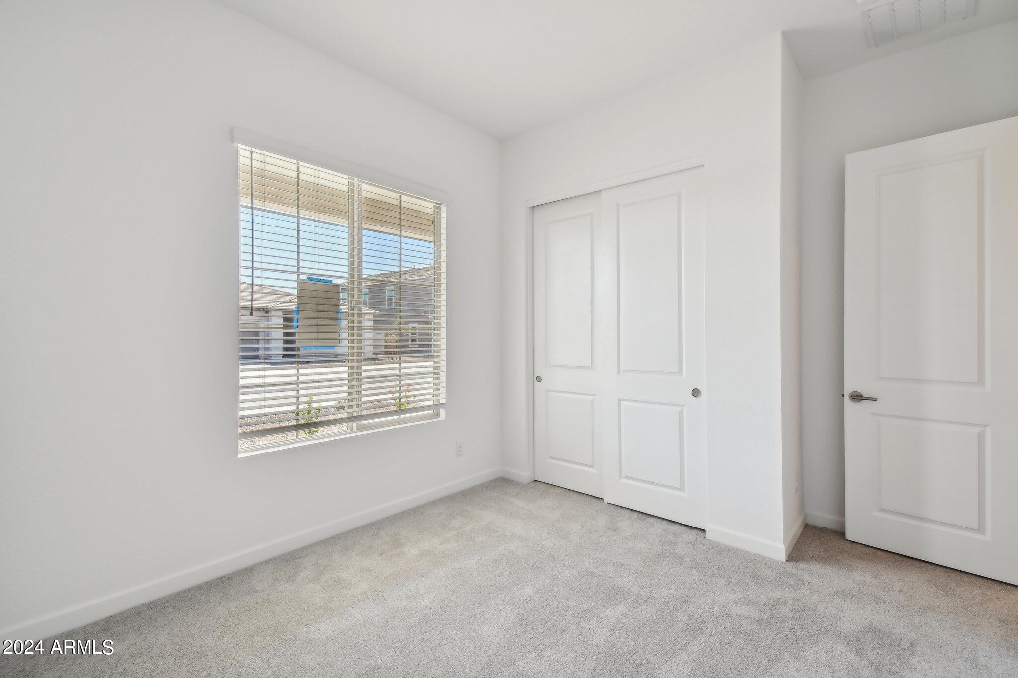 11516 E UTOPIA Avenue