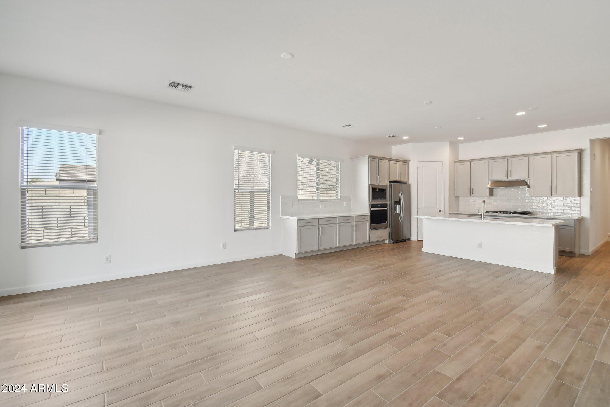 11516 E UTOPIA Avenue