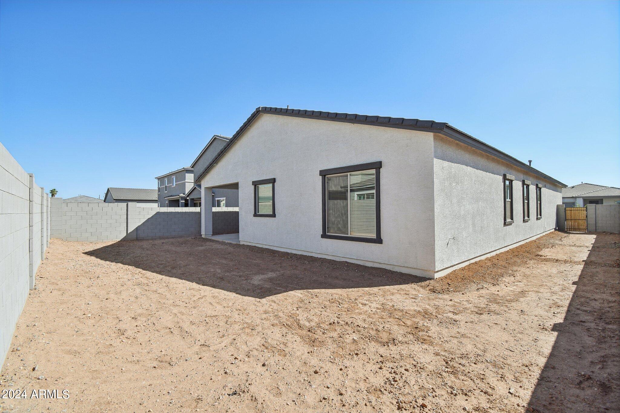 11516 E UTOPIA Avenue