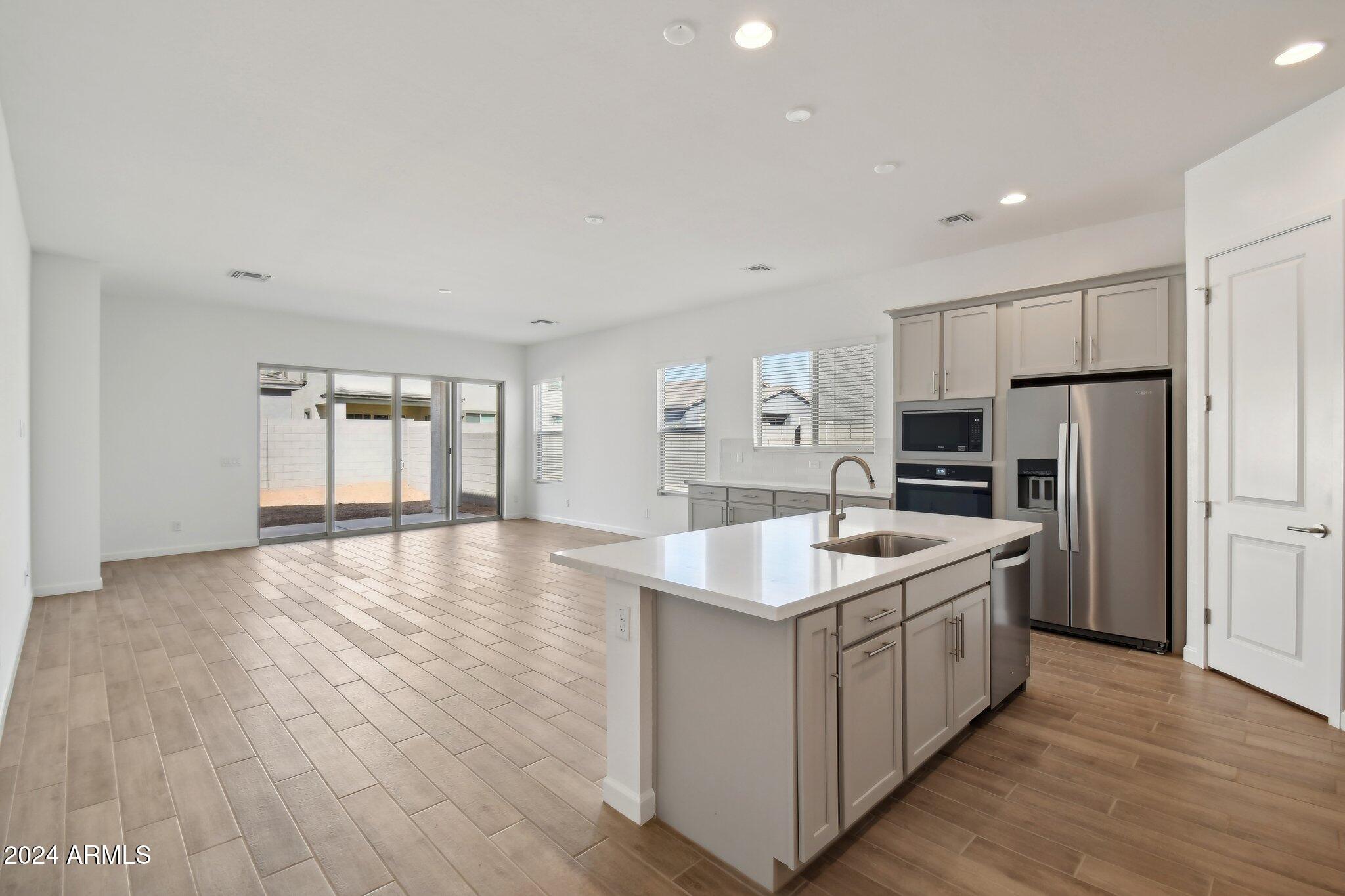 11516 E UTOPIA Avenue