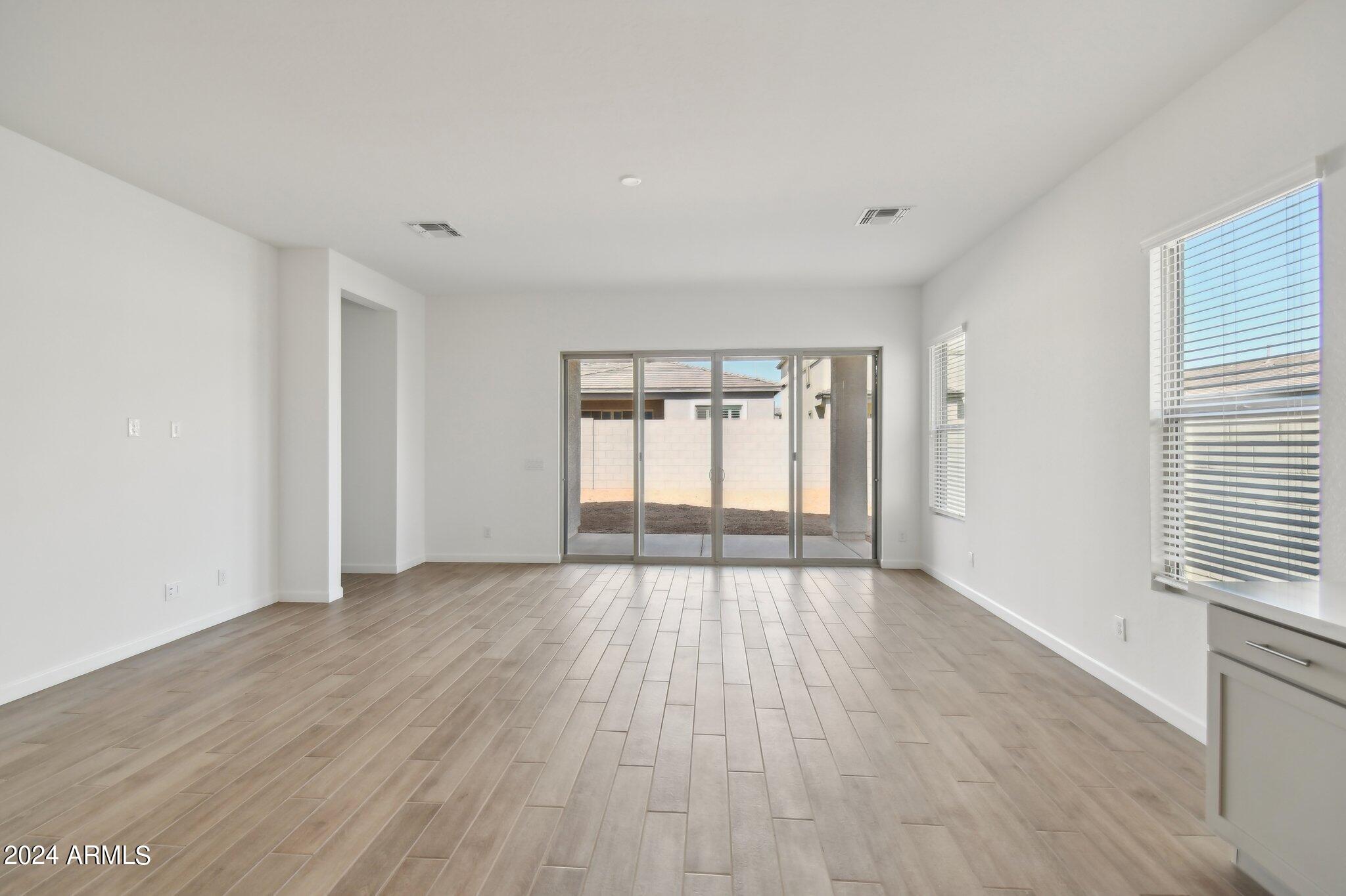 11516 E UTOPIA Avenue