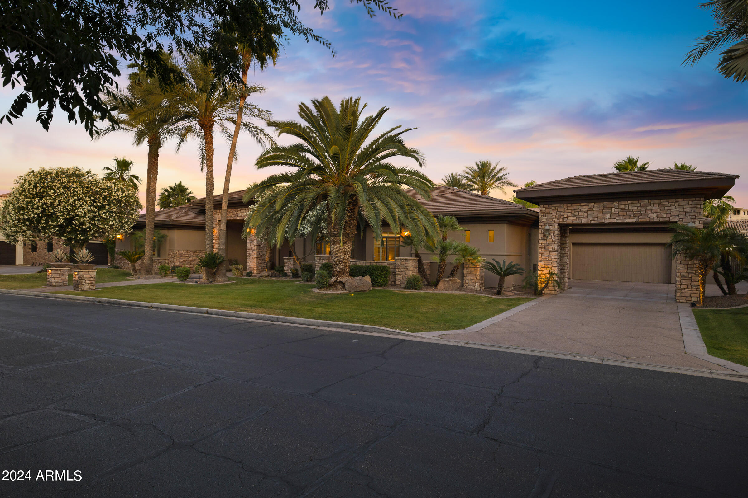 103 W MACAW Drive