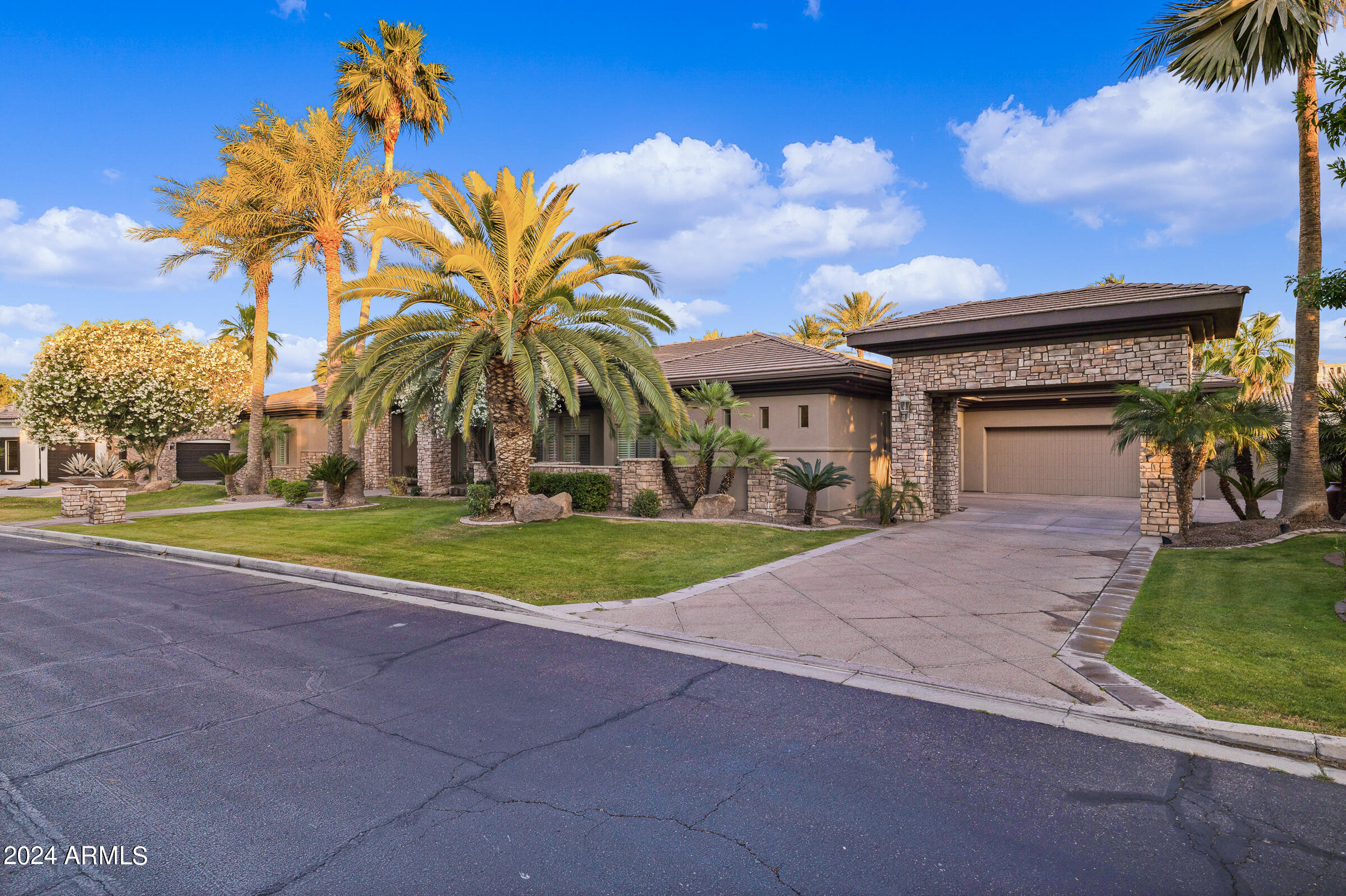 103 W MACAW Drive