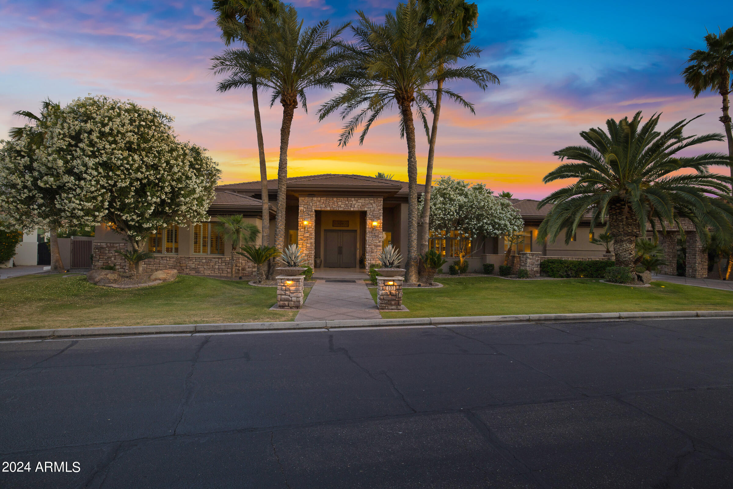 103 W MACAW Drive