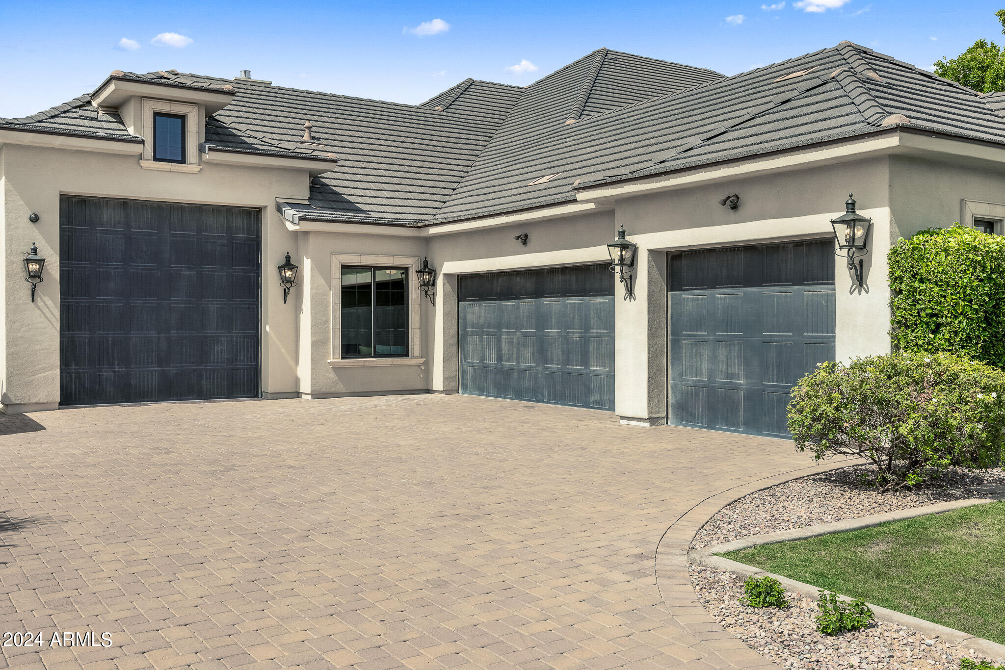 2654 E WARBLER Road