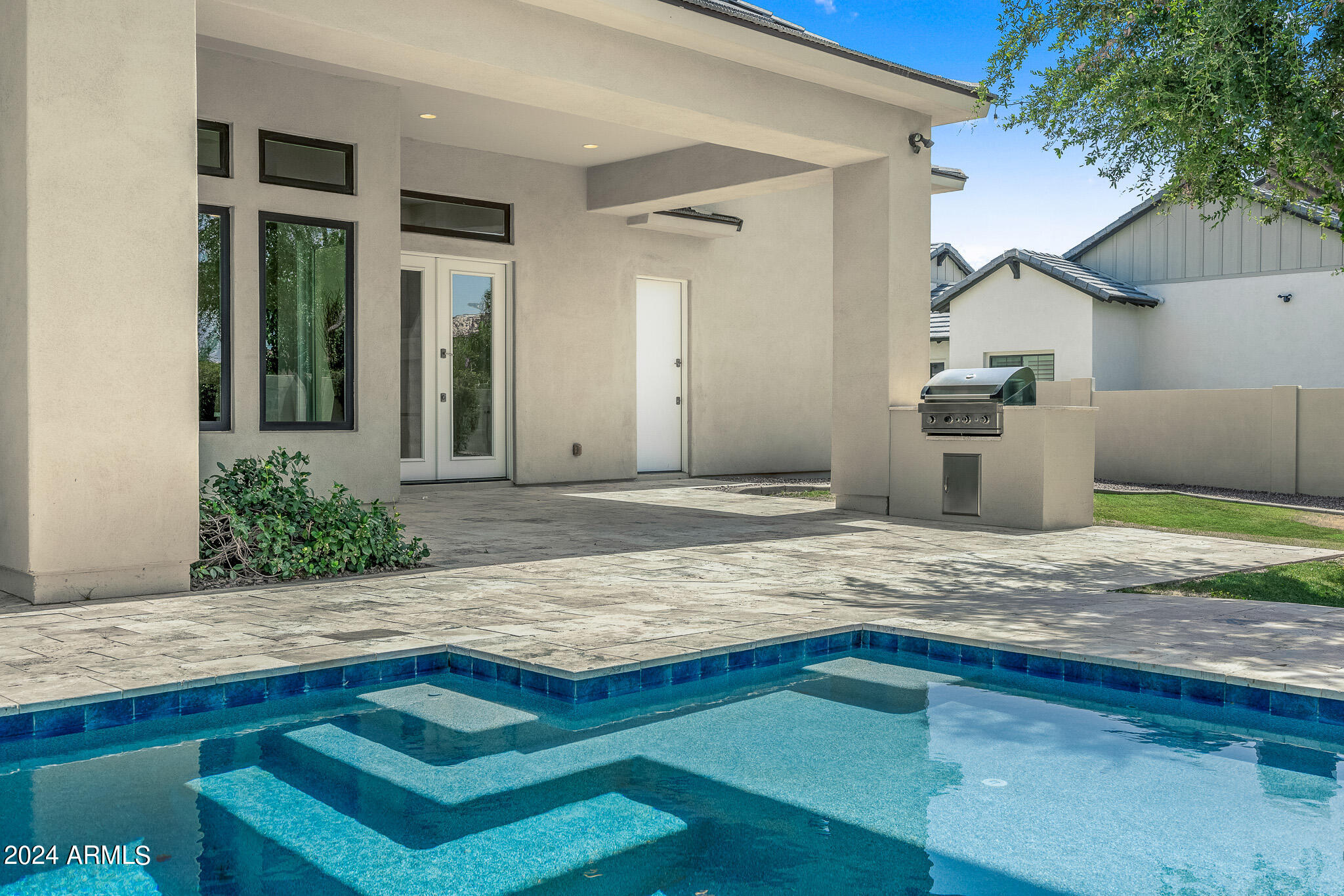 2654 E WARBLER Road