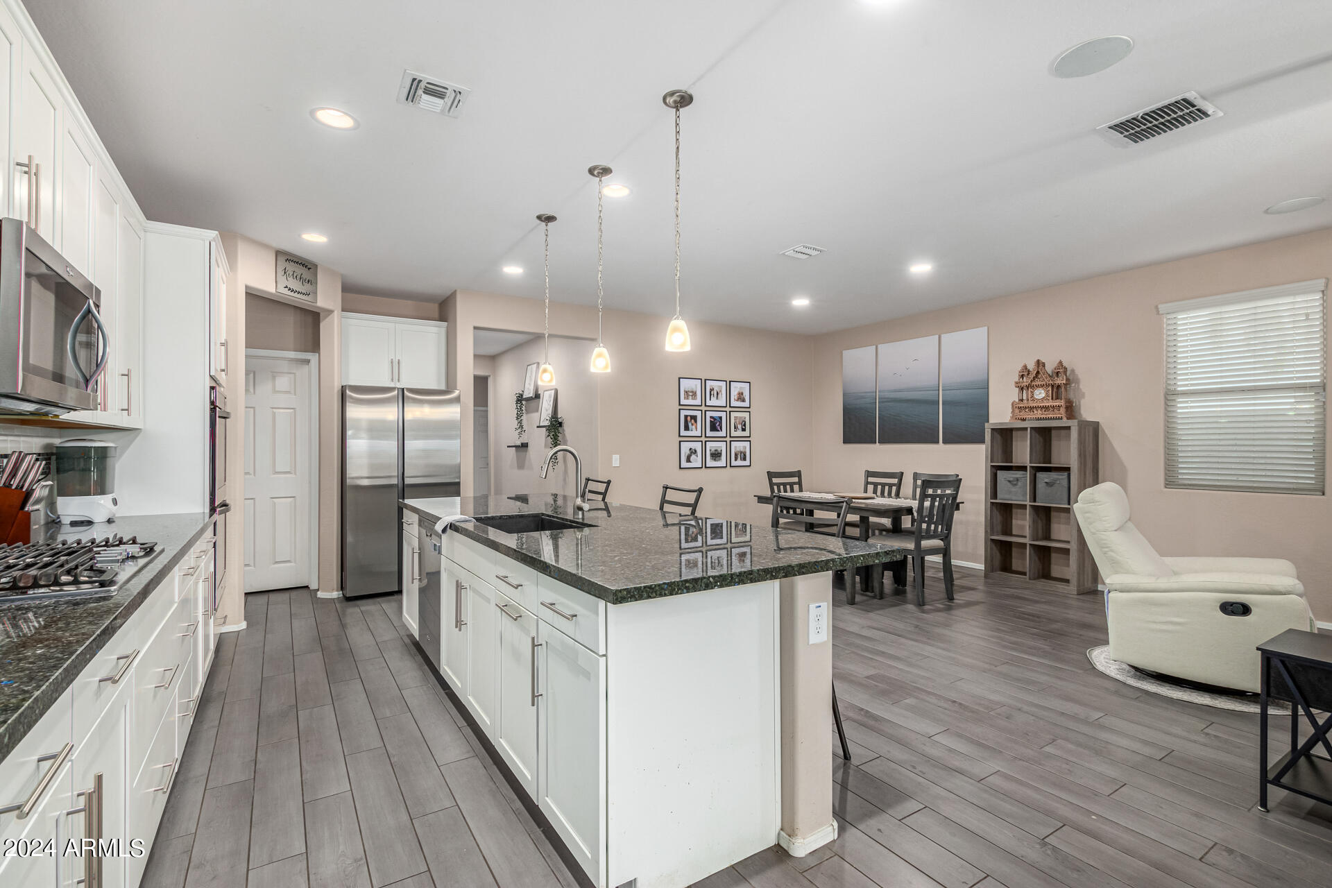 7117 W SOUTHGATE Avenue