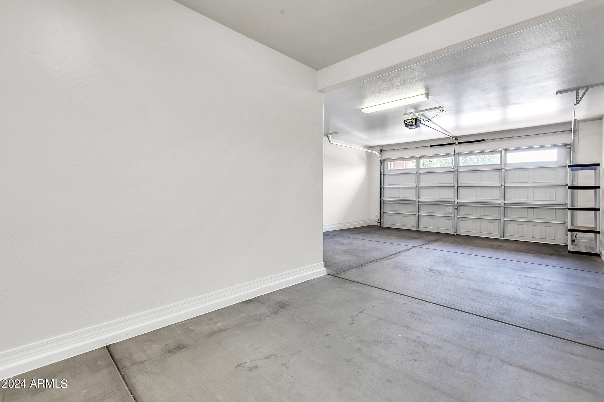 162 E TONTO Place