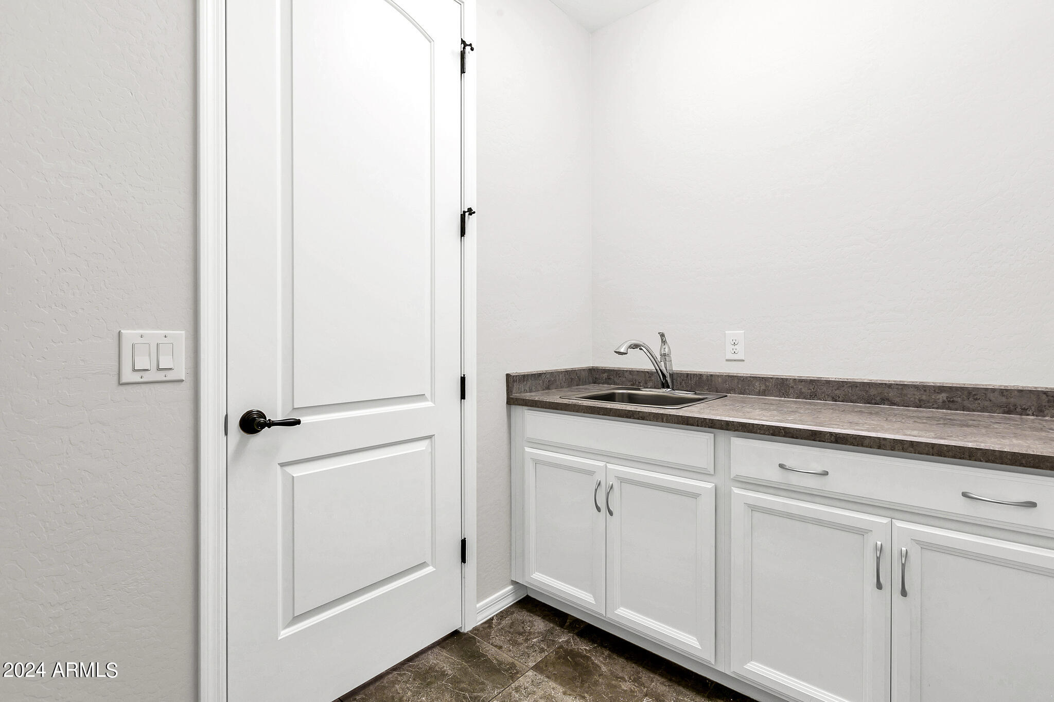 162 E TONTO Place