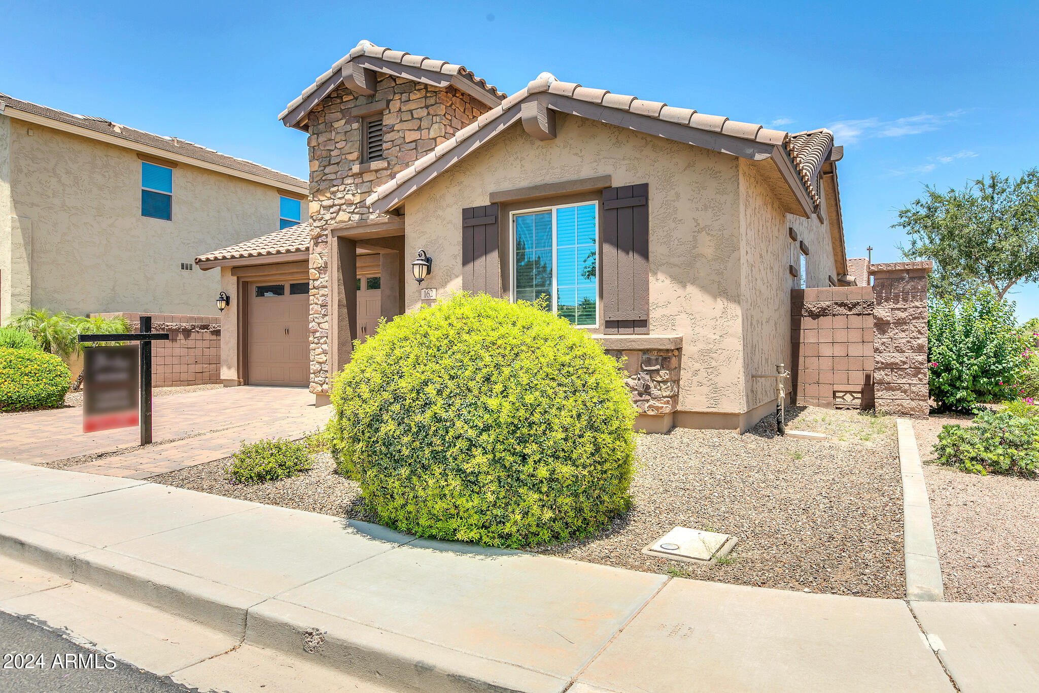 162 E TONTO Place