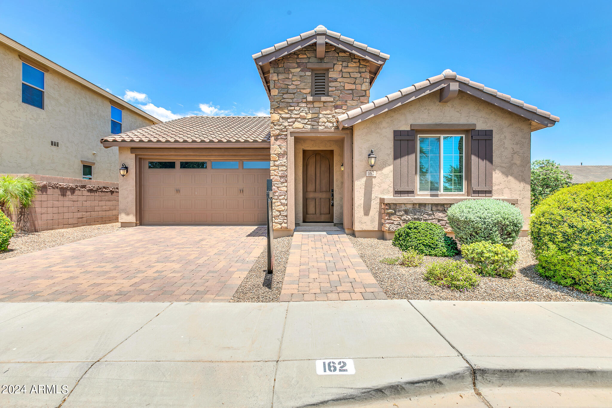 162 E TONTO Place