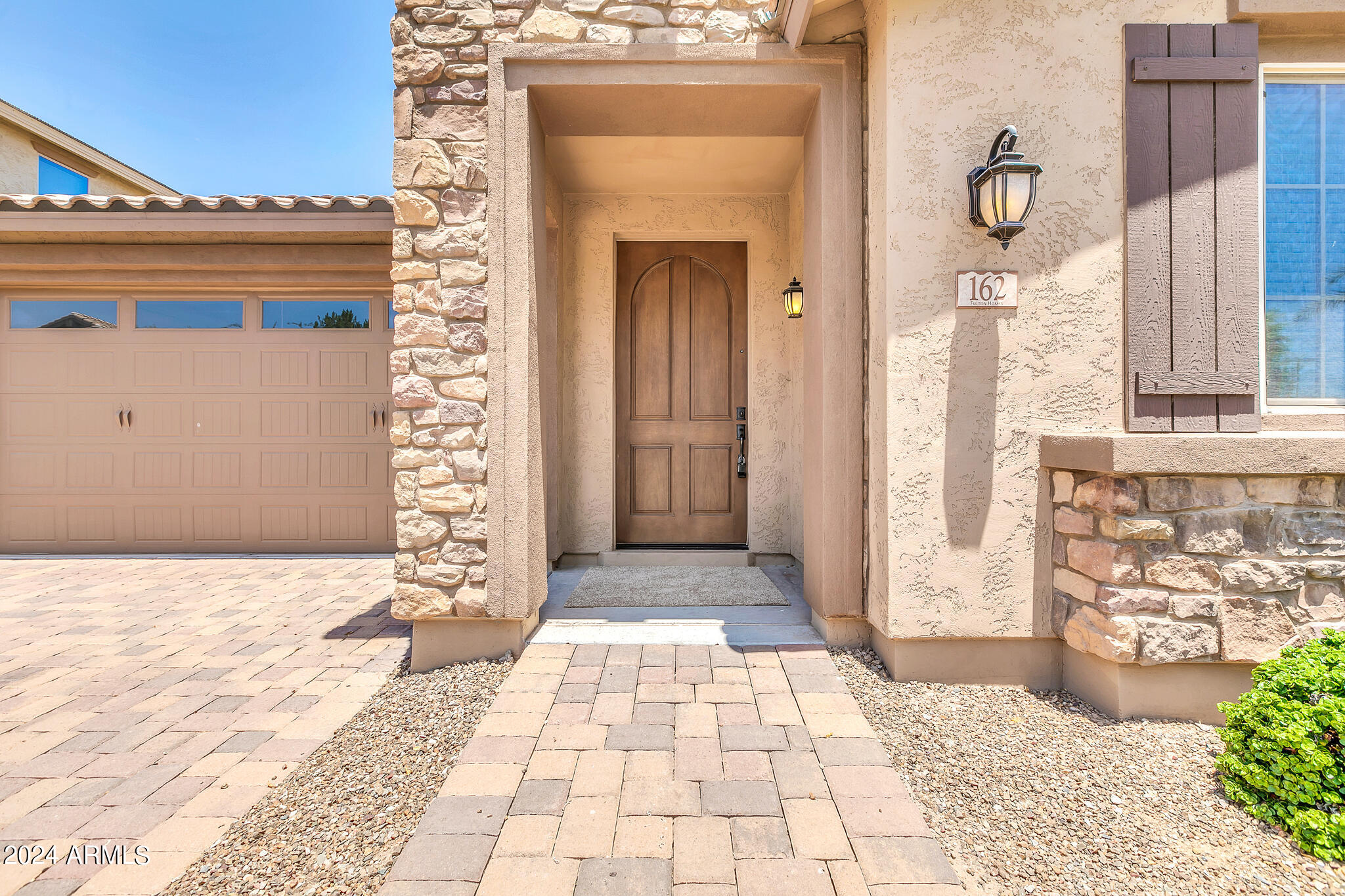 162 E TONTO Place
