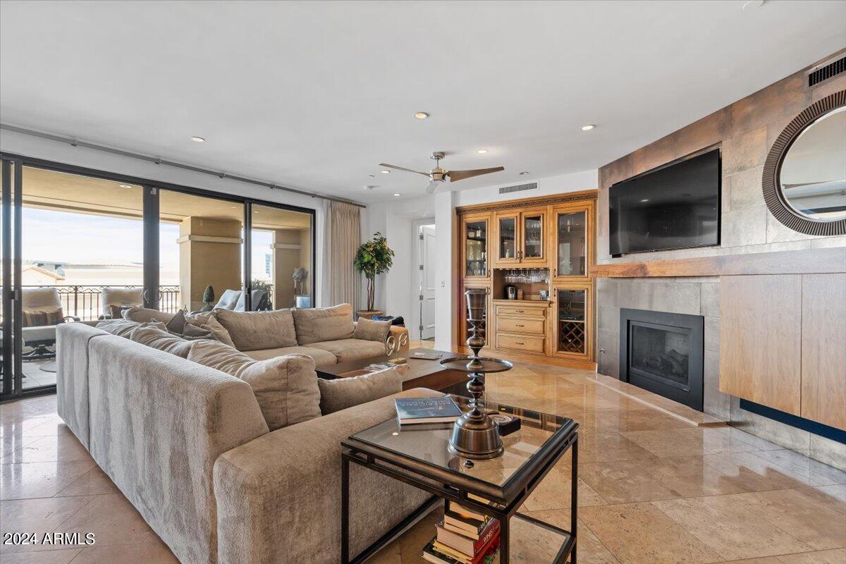 7175 E CAMELBACK Road, 501