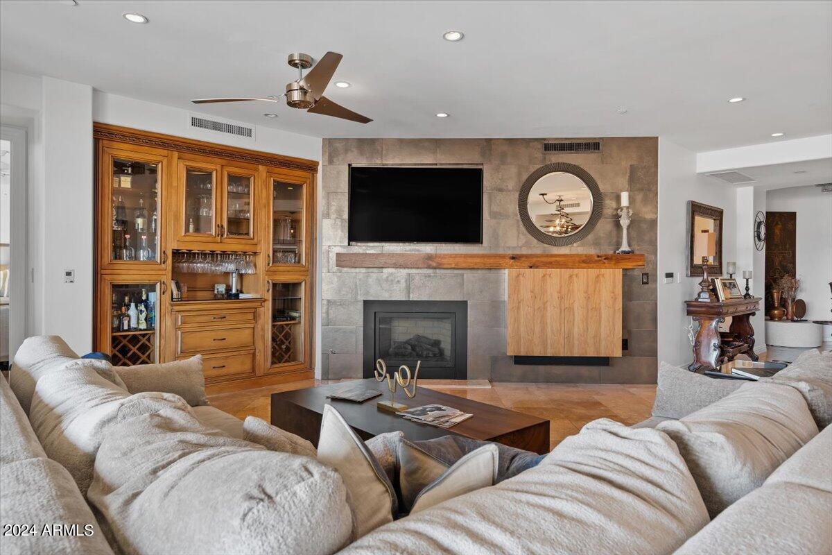 7175 E CAMELBACK Road, 501